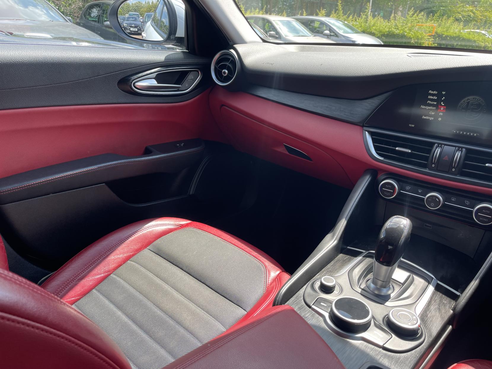 Alfa Romeo Giulia 2.0T Super Saloon 4dr Petrol Auto Euro 6 (s/s) (200 ps)