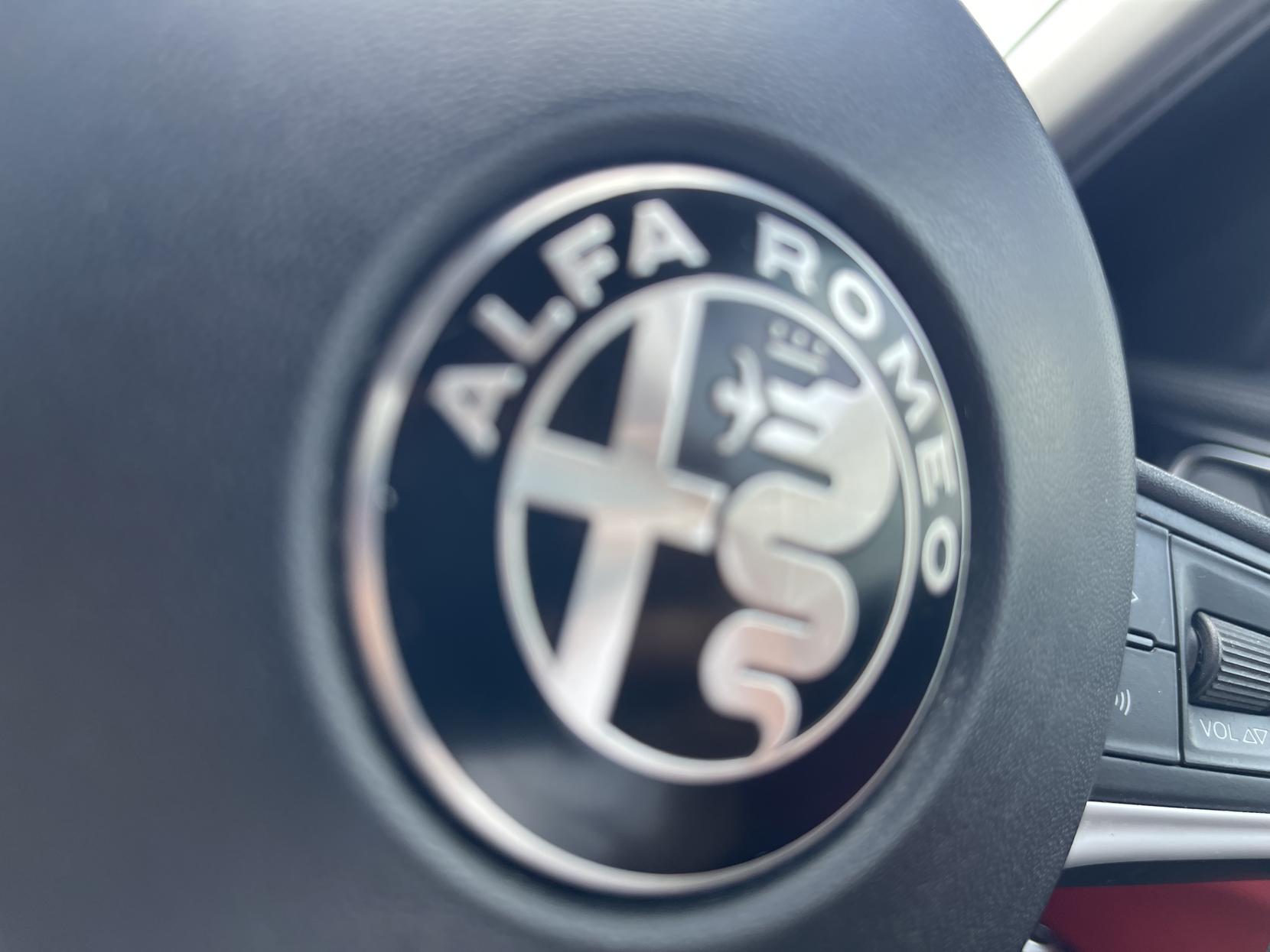 Alfa Romeo Giulia 2.0T Super Saloon 4dr Petrol Auto Euro 6 (s/s) (200 ps)