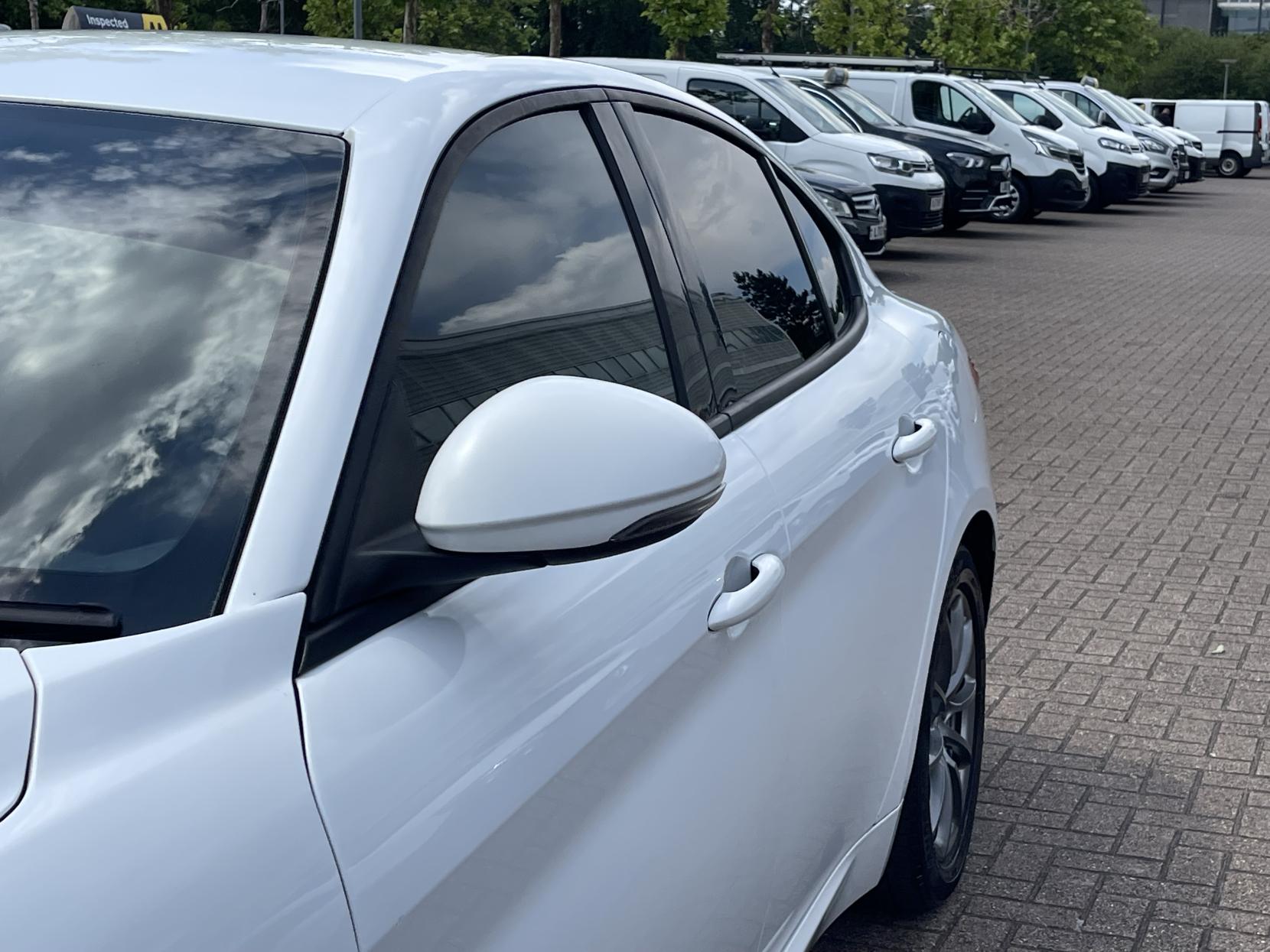 Alfa Romeo Giulia 2.0T Super Saloon 4dr Petrol Auto Euro 6 (s/s) (200 ps)