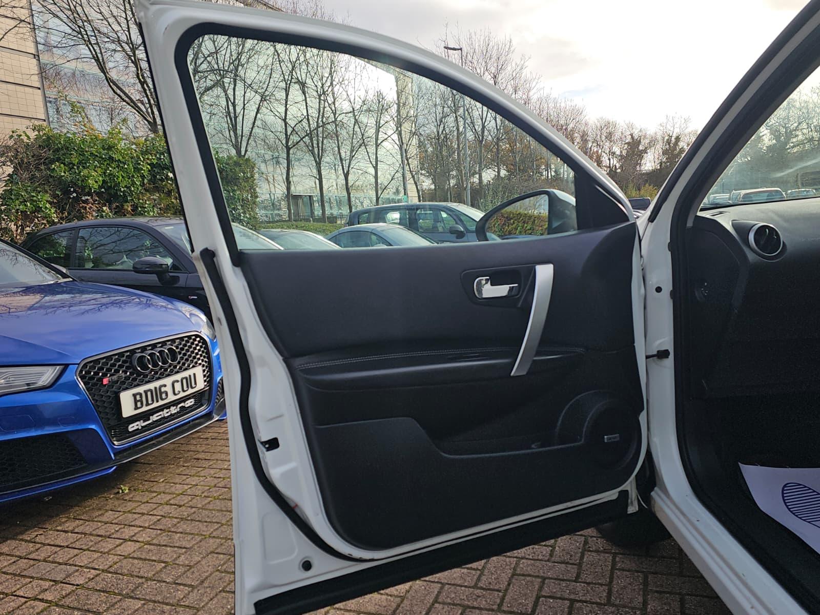 Nissan Qashqai 2.0 Tekna SUV 5dr Petrol CVT 2WD Euro 5 (140 ps)