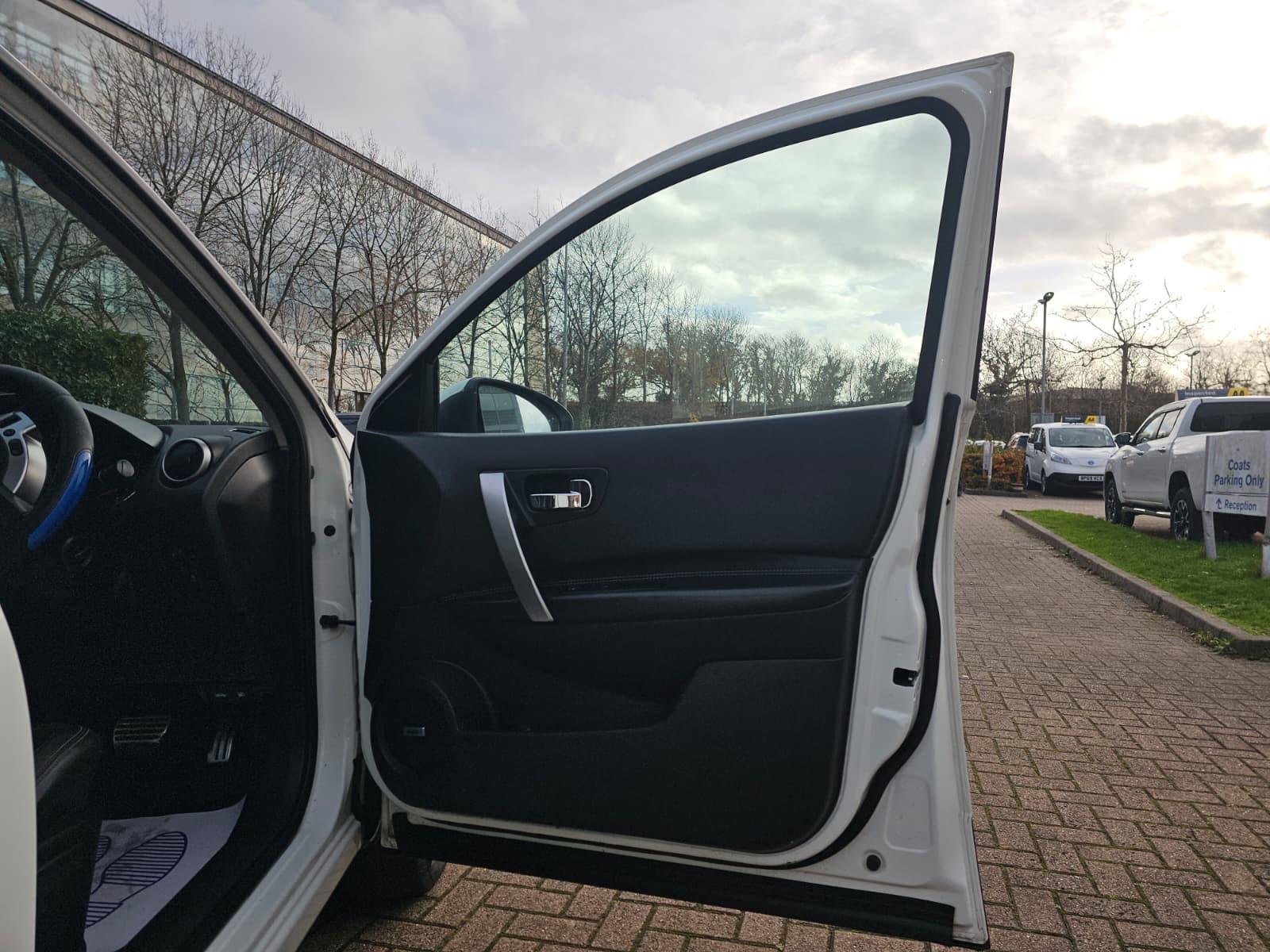 Nissan Qashqai 2.0 Tekna SUV 5dr Petrol CVT 2WD Euro 5 (140 ps)