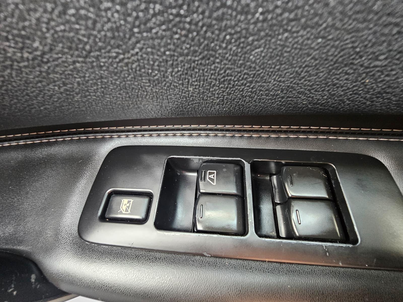 Nissan Qashqai 2.0 Tekna SUV 5dr Petrol CVT 2WD Euro 5 (140 ps)