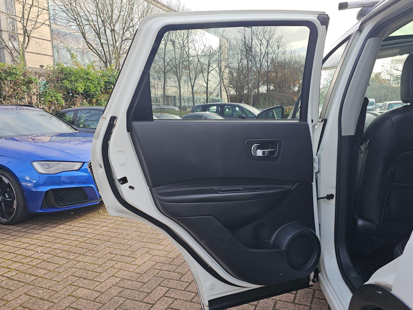 Nissan Qashqai 2.0 Tekna SUV 5dr Petrol CVT 2WD Euro 5 (140 ps)