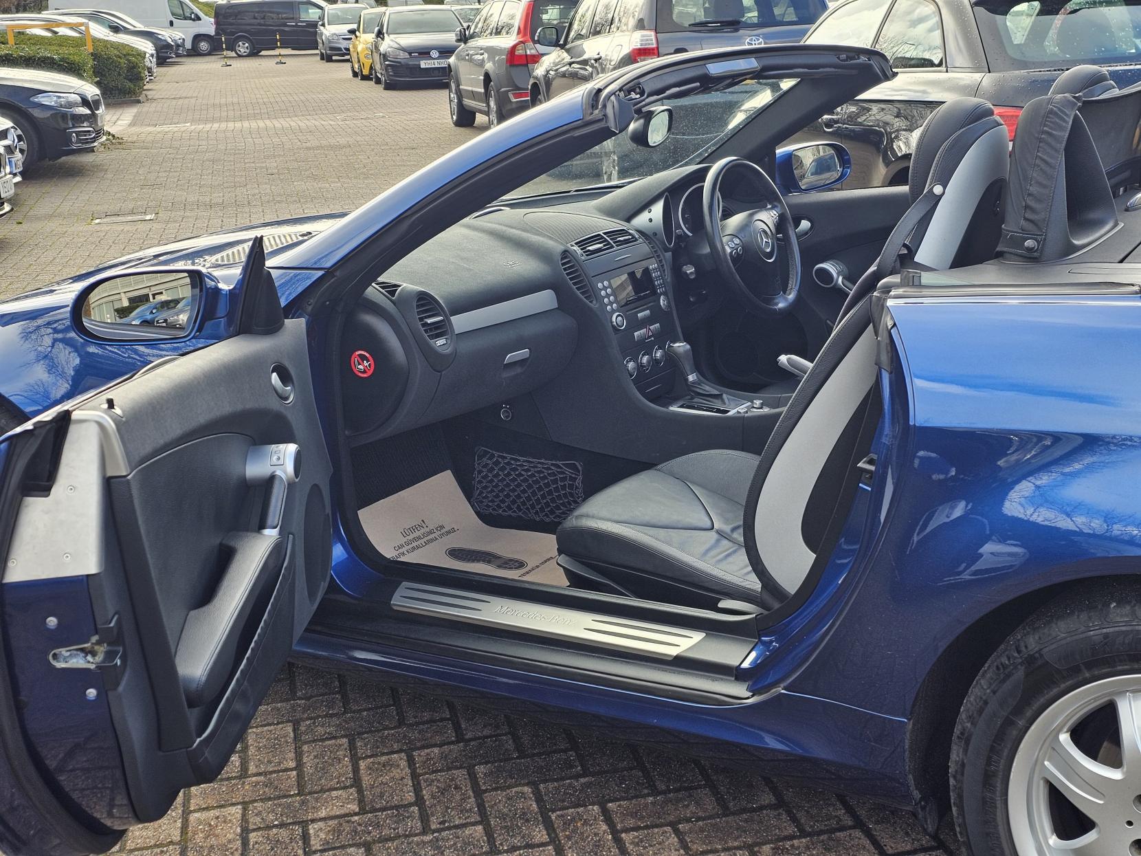 Mercedes-Benz SLK 1.8 SLK200 Kompressor Convertible 2dr Petrol Automatic (211 g/km, 163 bhp)