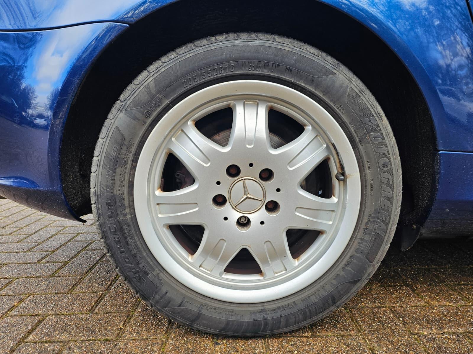 Mercedes-Benz SLK 1.8 SLK200 Kompressor Convertible 2dr Petrol Automatic (211 g/km, 163 bhp)