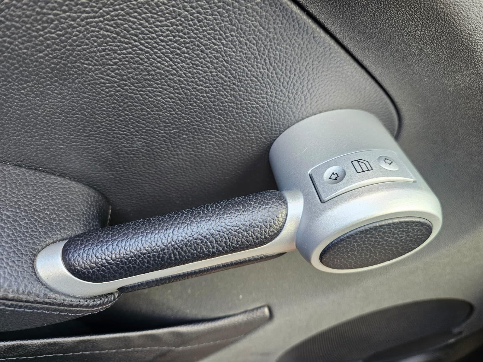 Mercedes-Benz SLK 1.8 SLK200 Kompressor Convertible 2dr Petrol Automatic (211 g/km, 163 bhp)