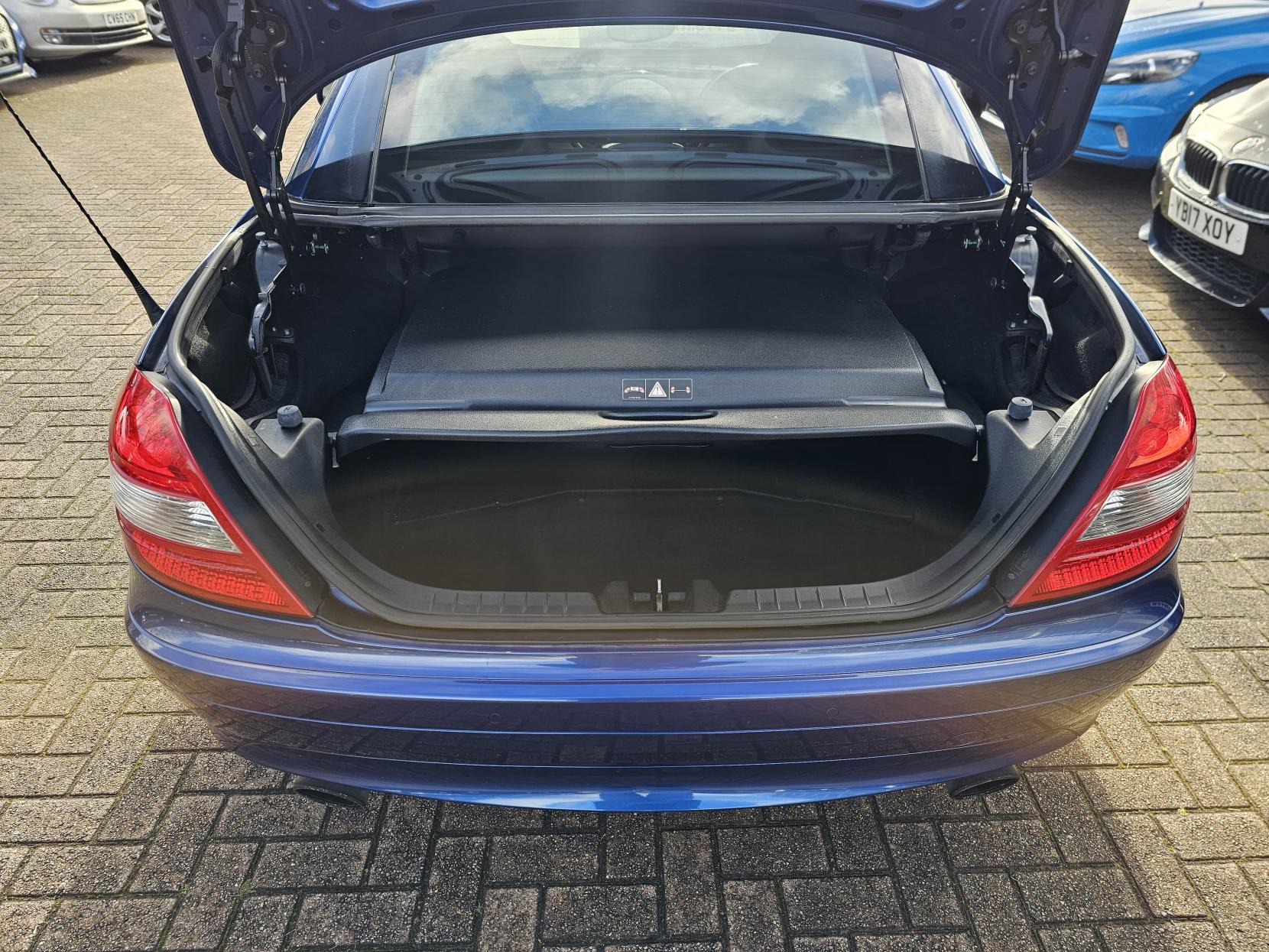 Mercedes-Benz SLK 1.8 SLK200 Kompressor Convertible 2dr Petrol Automatic (211 g/km, 163 bhp)