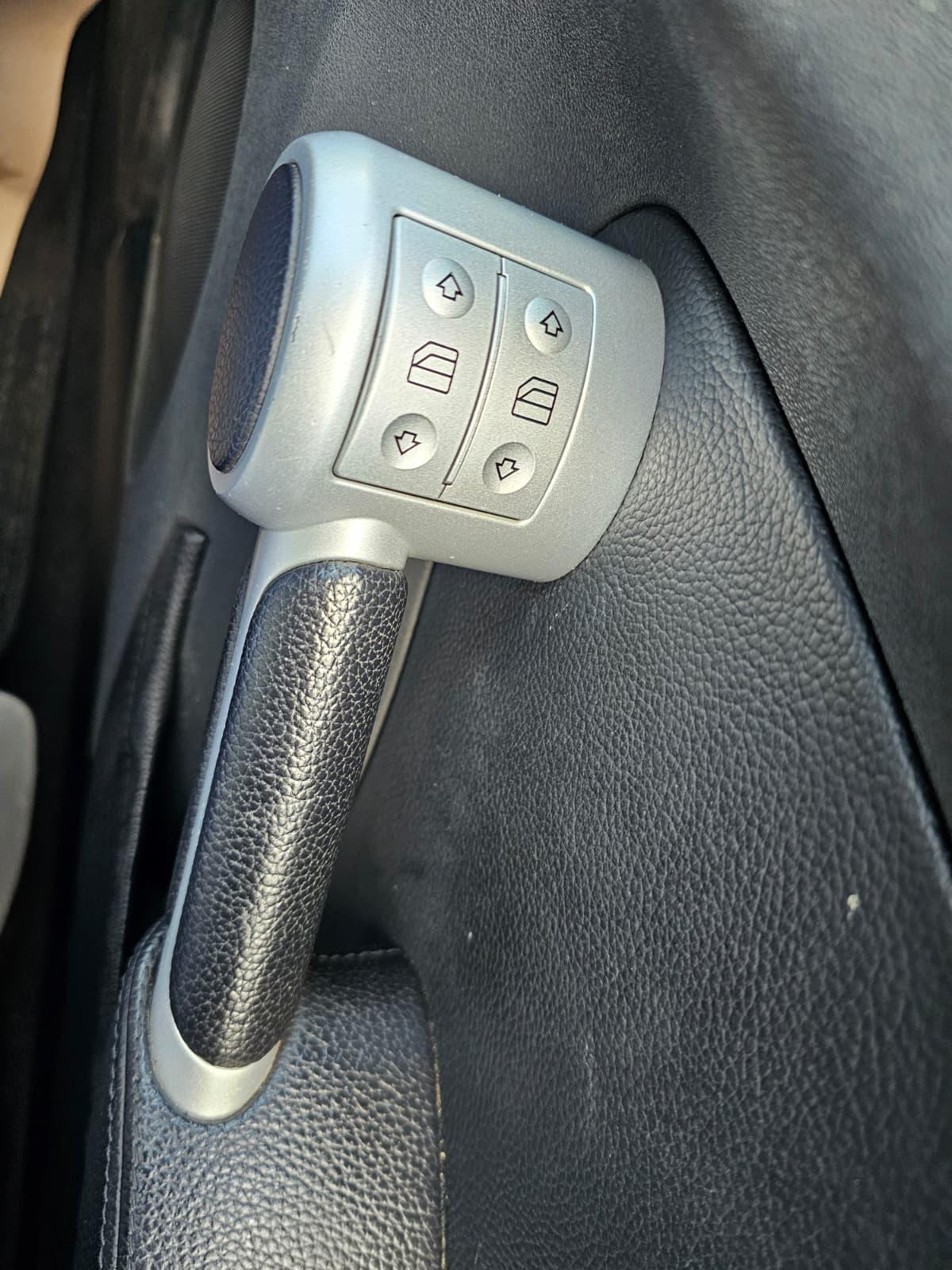 Mercedes-Benz SLK 1.8 SLK200 Kompressor Convertible 2dr Petrol Automatic (211 g/km, 163 bhp)