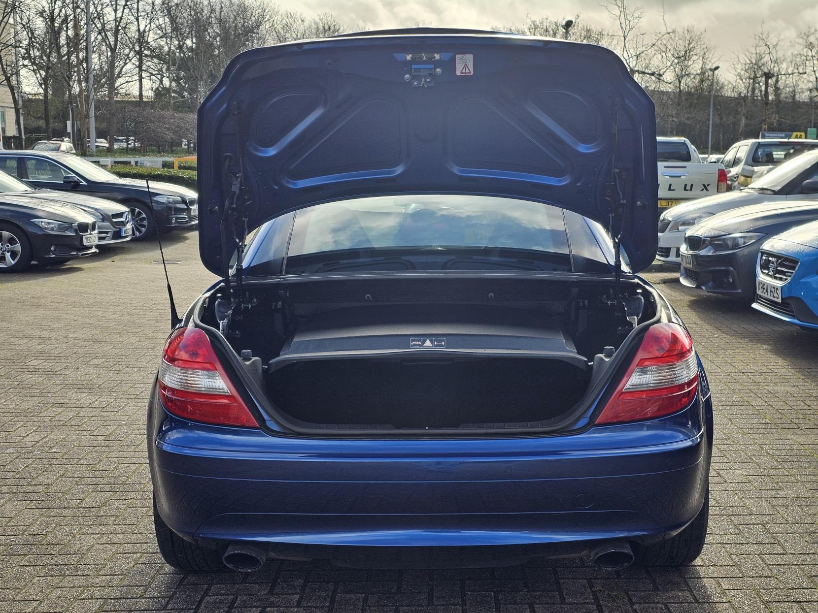 Mercedes-Benz SLK 1.8 SLK200 Kompressor Convertible 2dr Petrol Automatic (211 g/km, 163 bhp)