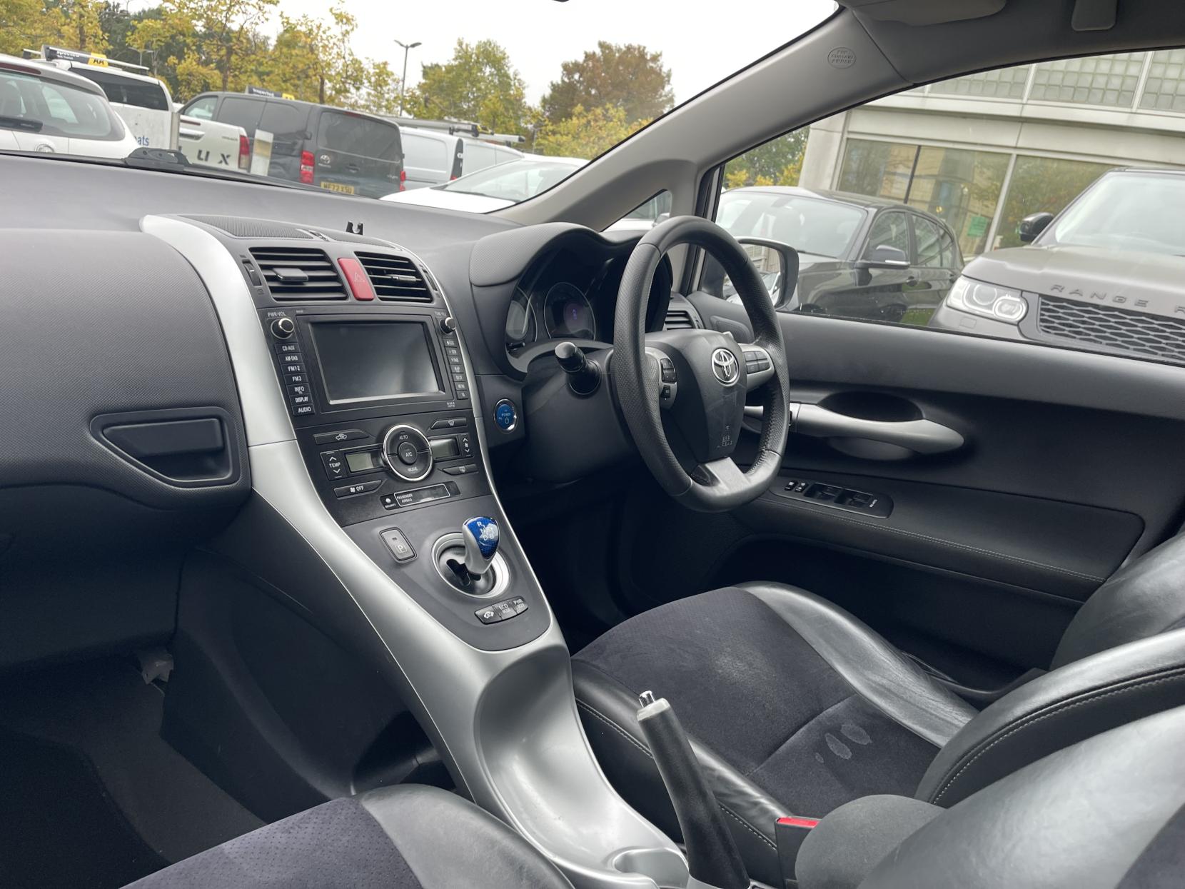 Toyota Auris 1.8 VVT-h T Spirit Hatchback 5dr Petrol Hybrid CVT Euro 5 (s/s) (136 ps)