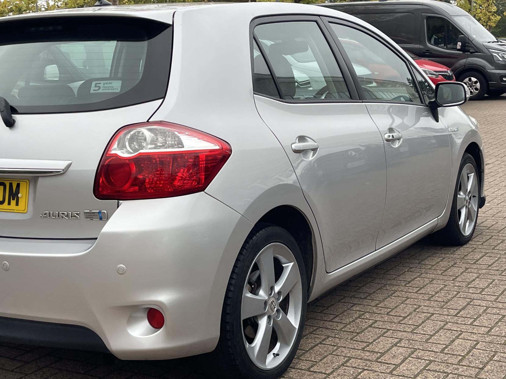Toyota Auris 1.8 VVT-h T Spirit Hatchback 5dr Petrol Hybrid CVT Euro 5 (s/s) (136 ps)