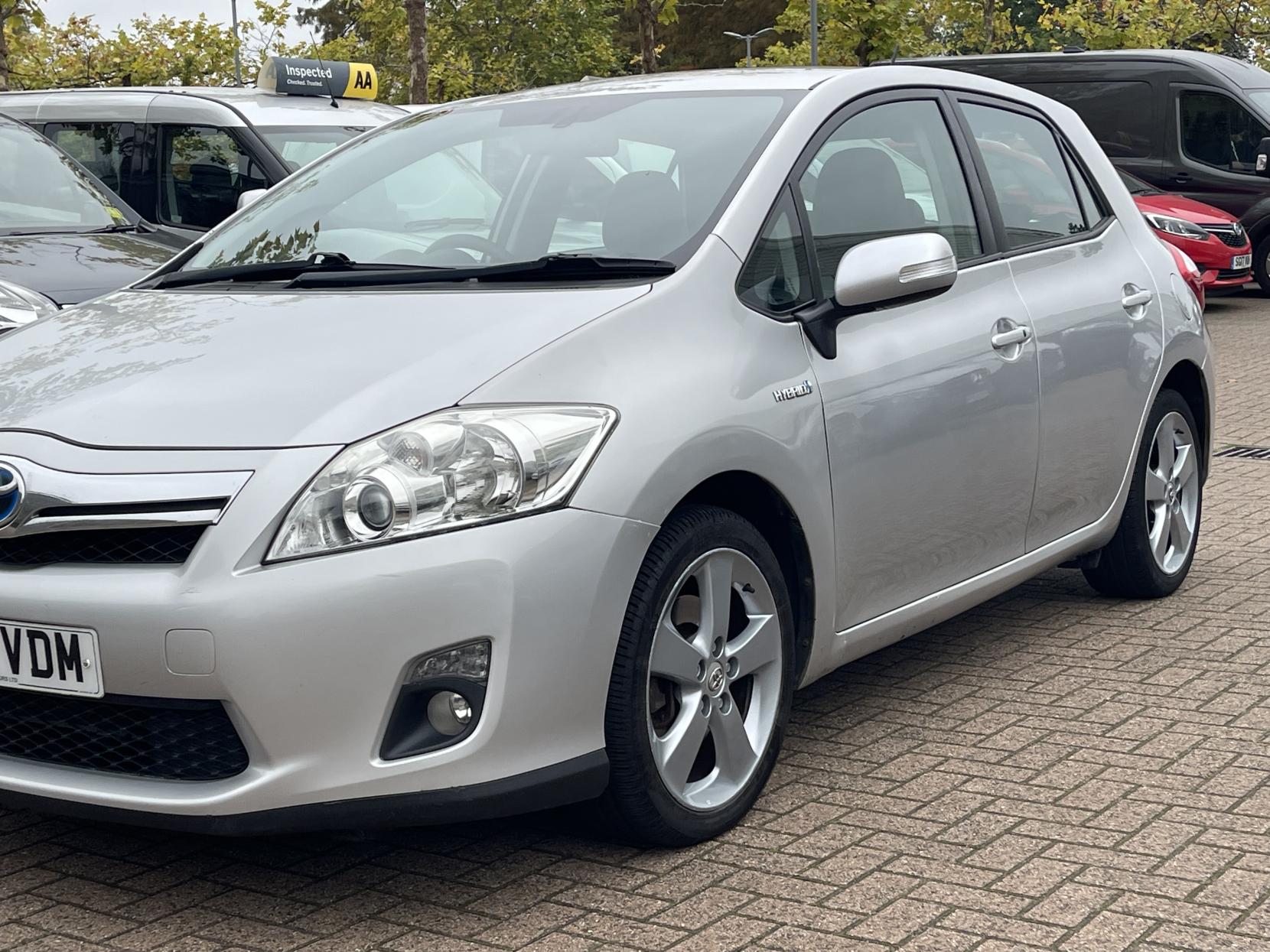 Toyota Auris 1.8 VVT-h T Spirit Hatchback 5dr Petrol Hybrid CVT Euro 5 (s/s) (136 ps)