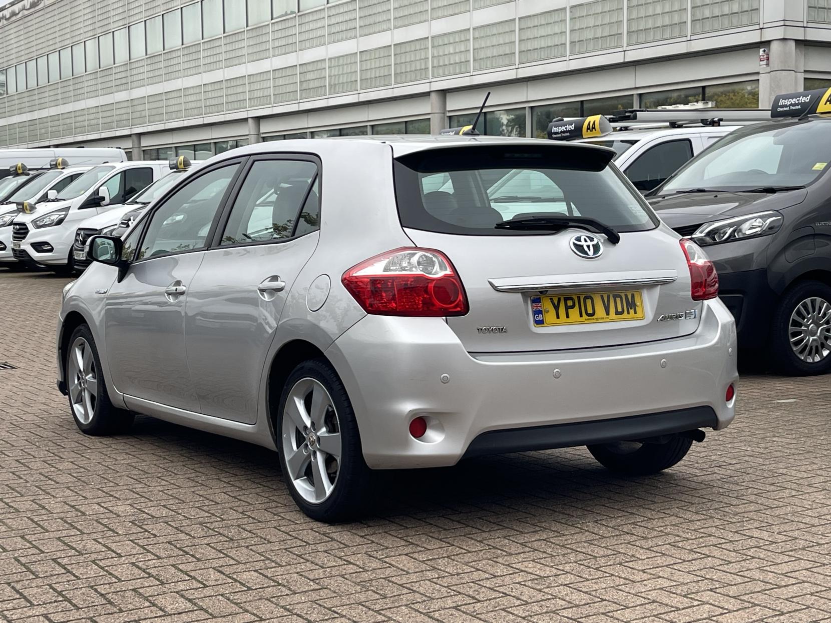 Toyota Auris 1.8 VVT-h T Spirit Hatchback 5dr Petrol Hybrid CVT Euro 5 (s/s) (136 ps)