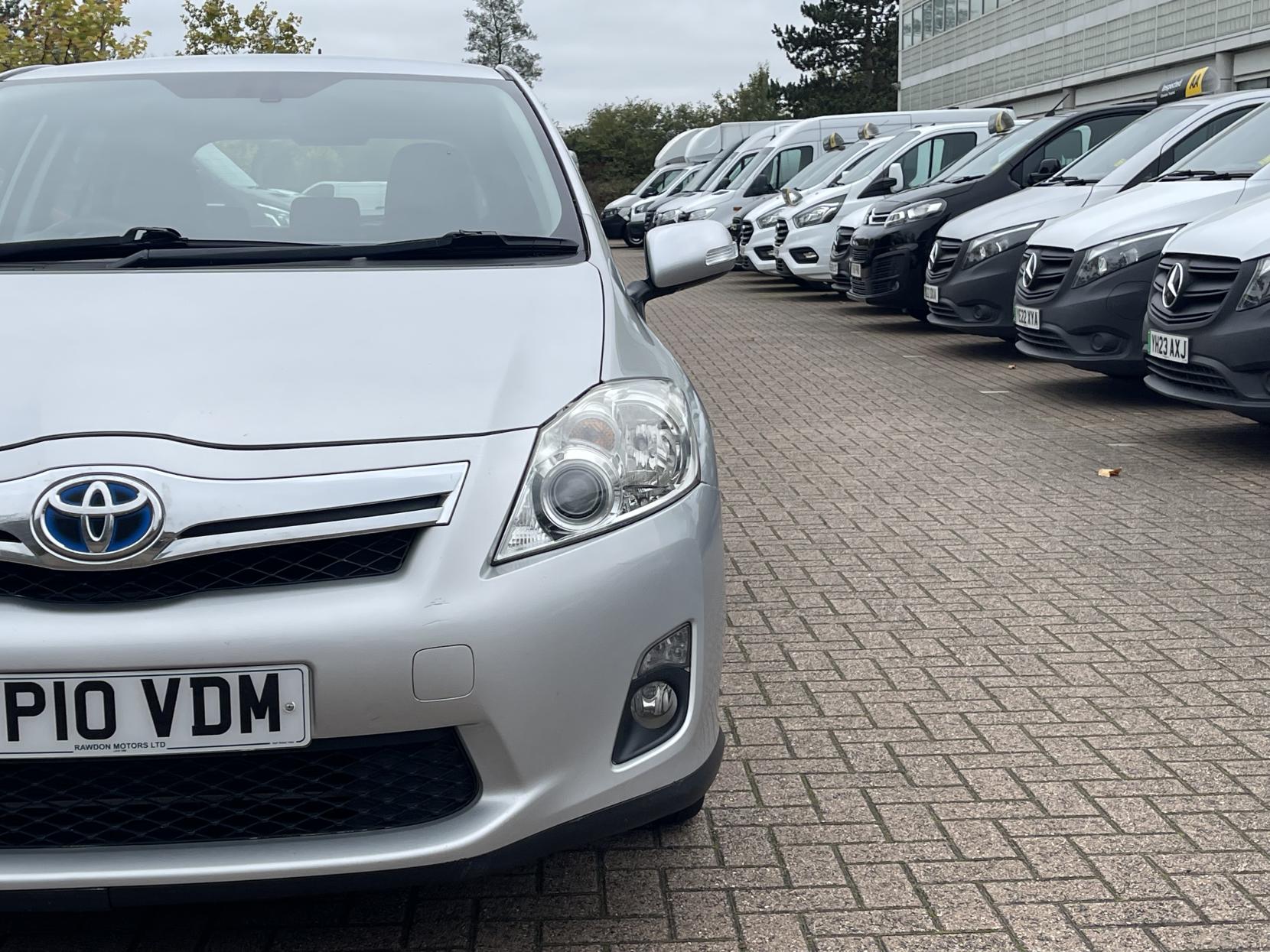 Toyota Auris 1.8 VVT-h T Spirit Hatchback 5dr Petrol Hybrid CVT Euro 5 (s/s) (136 ps)