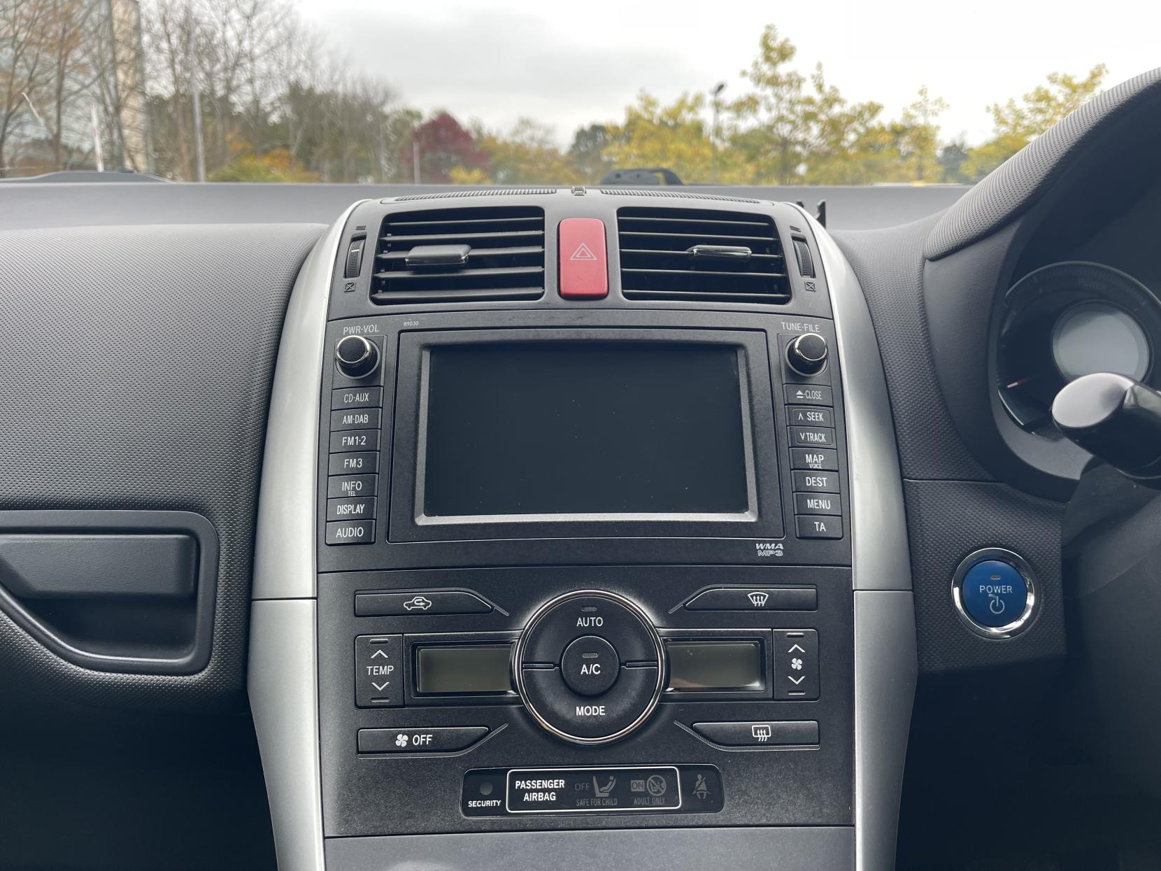 Toyota Auris 1.8 VVT-h T Spirit Hatchback 5dr Petrol Hybrid CVT Euro 5 (s/s) (136 ps)