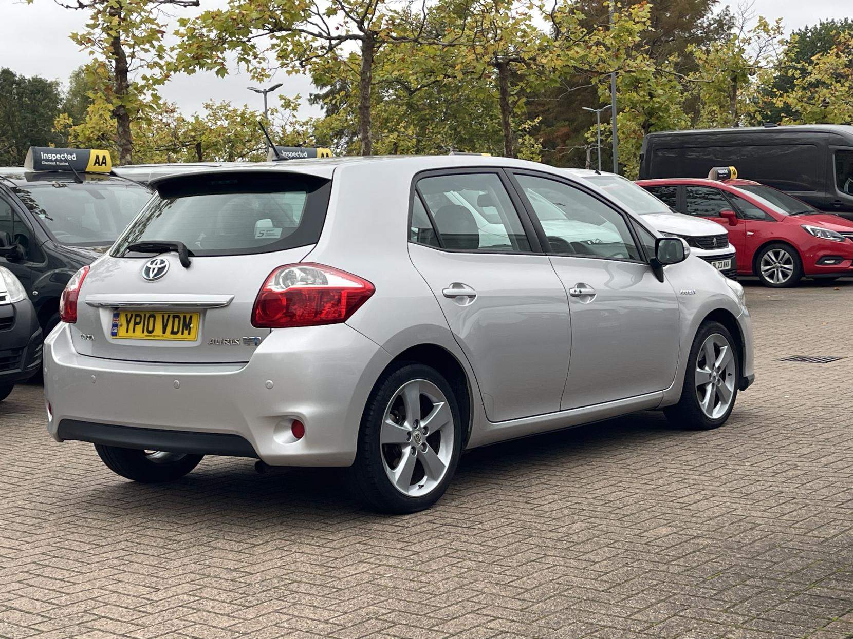 Toyota Auris 1.8 VVT-h T Spirit Hatchback 5dr Petrol Hybrid CVT Euro 5 (s/s) (136 ps)