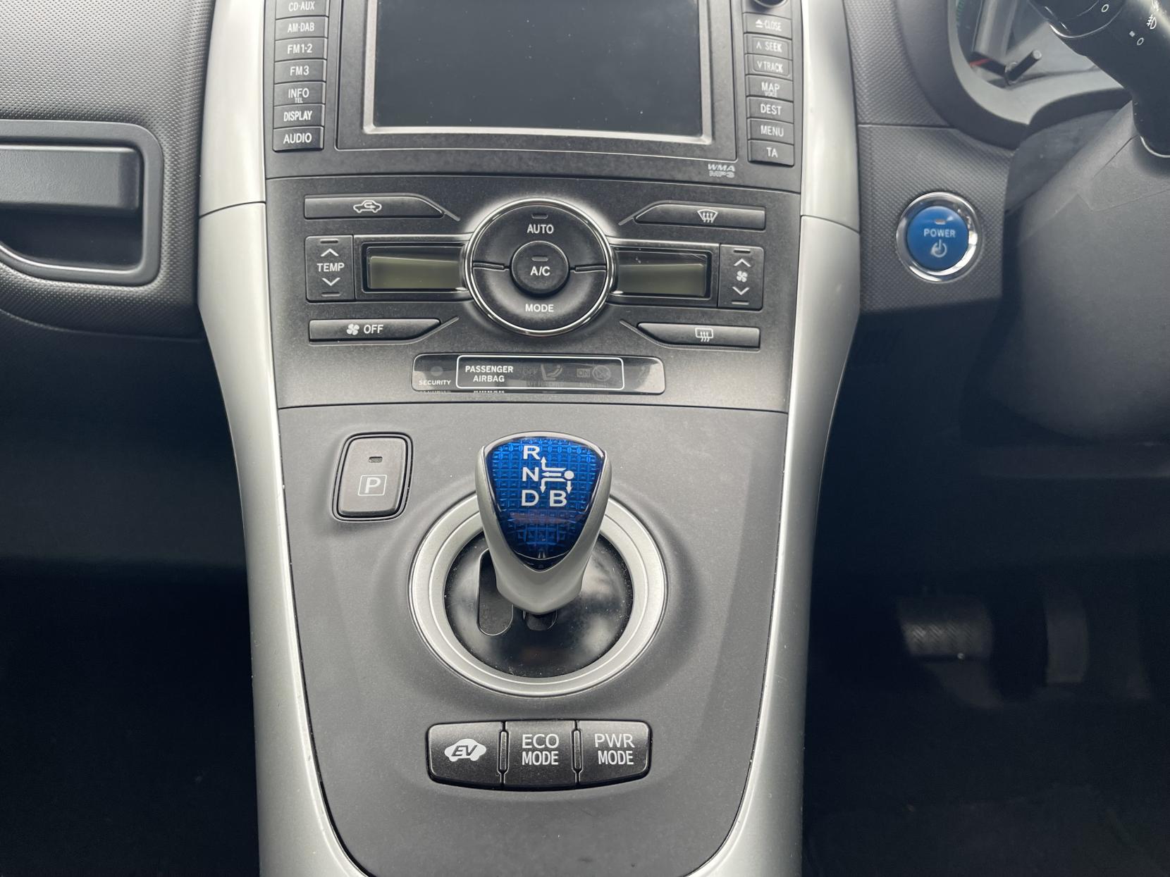 Toyota Auris 1.8 VVT-h T Spirit Hatchback 5dr Petrol Hybrid CVT Euro 5 (s/s) (136 ps)