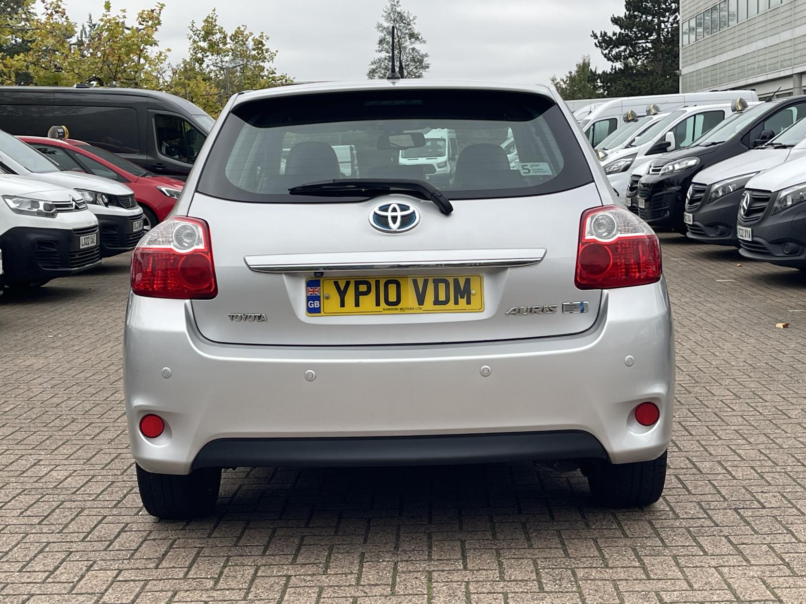 Toyota Auris 1.8 VVT-h T Spirit Hatchback 5dr Petrol Hybrid CVT Euro 5 (s/s) (136 ps)