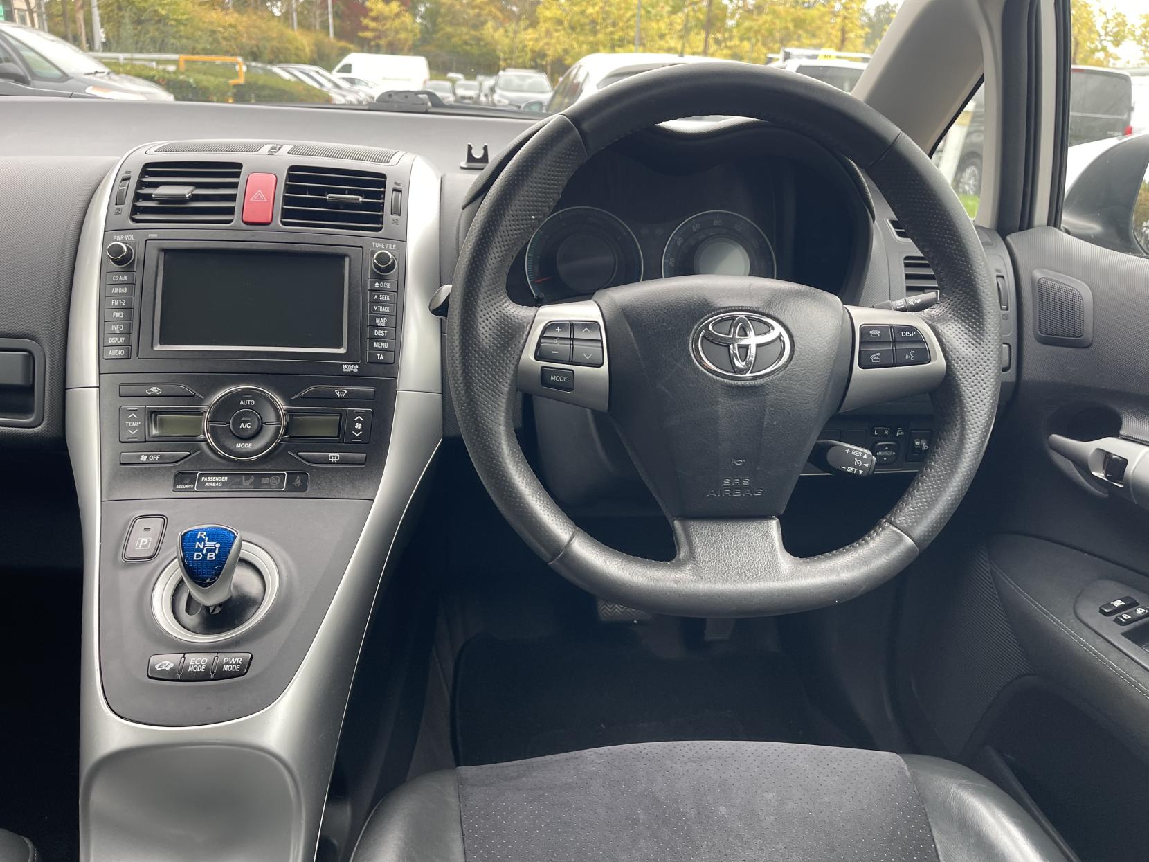 Toyota Auris 1.8 VVT-h T Spirit Hatchback 5dr Petrol Hybrid CVT Euro 5 (s/s) (136 ps)