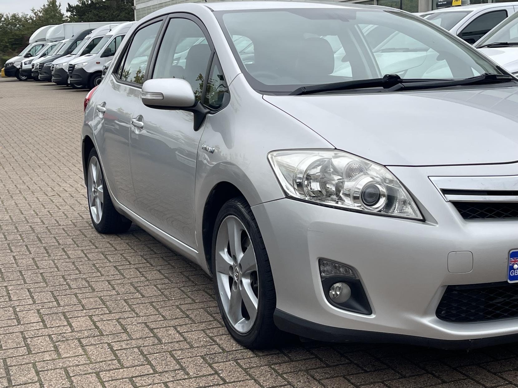 Toyota Auris 1.8 VVT-h T Spirit Hatchback 5dr Petrol Hybrid CVT Euro 5 (s/s) (136 ps)