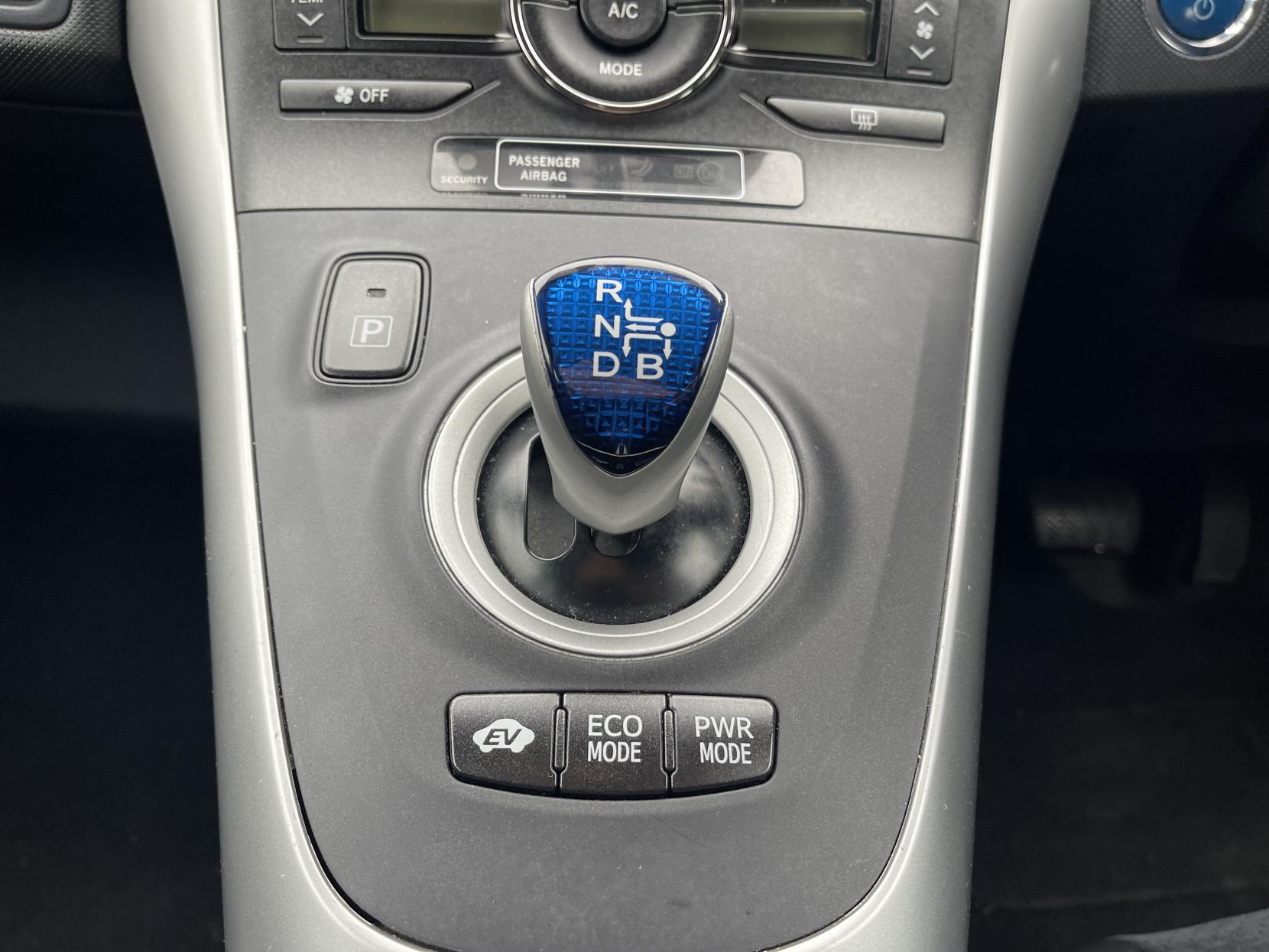 Toyota Auris 1.8 VVT-h T Spirit Hatchback 5dr Petrol Hybrid CVT Euro 5 (s/s) (136 ps)