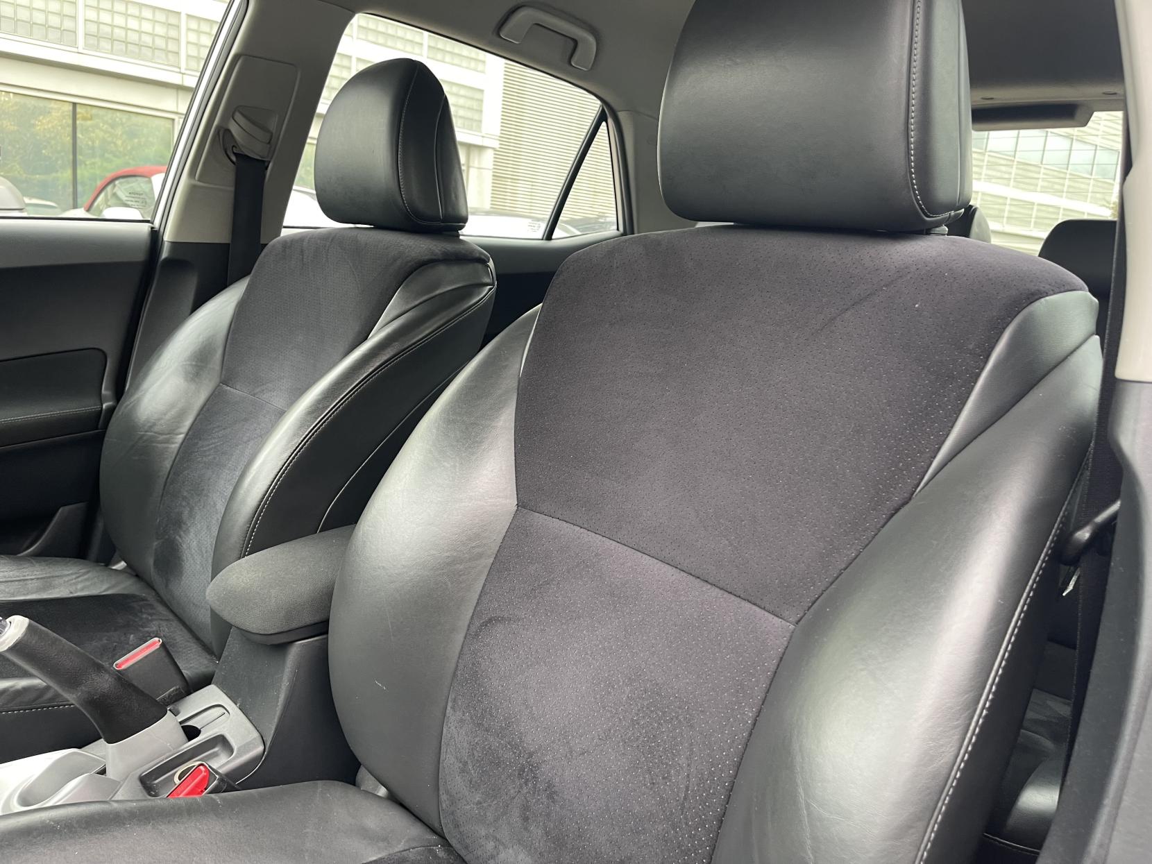 Toyota Auris 1.8 VVT-h T Spirit Hatchback 5dr Petrol Hybrid CVT Euro 5 (s/s) (136 ps)