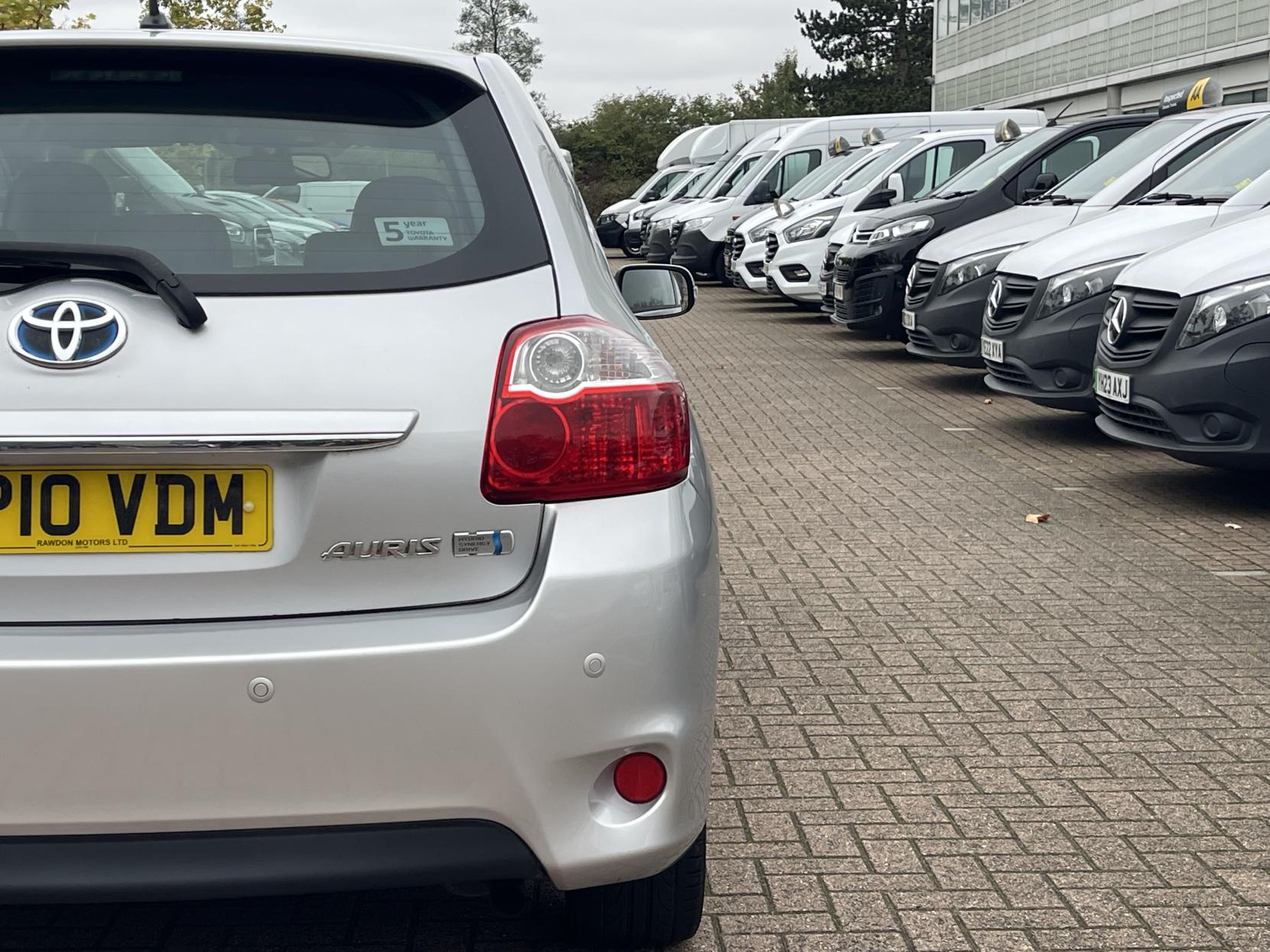 Toyota Auris 1.8 VVT-h T Spirit Hatchback 5dr Petrol Hybrid CVT Euro 5 (s/s) (136 ps)