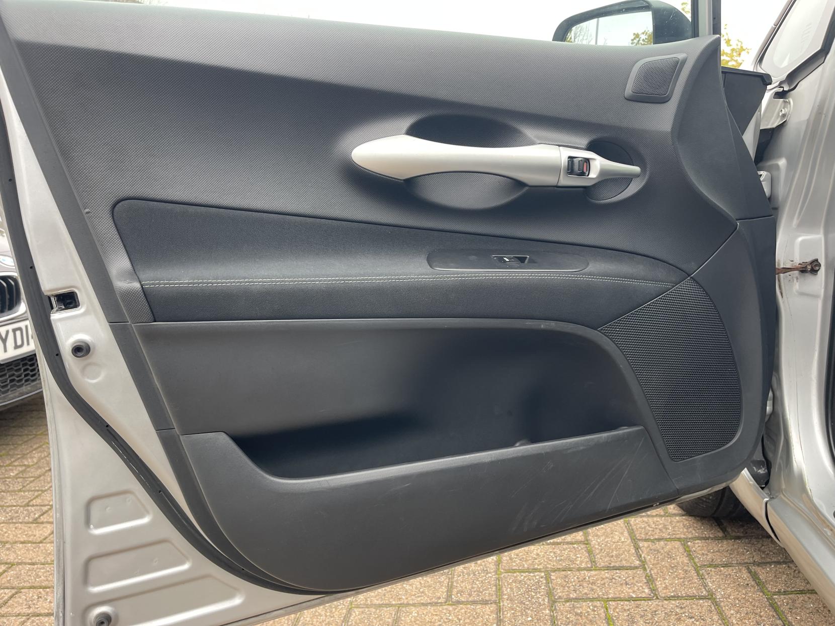 Toyota Auris 1.8 VVT-h T Spirit Hatchback 5dr Petrol Hybrid CVT Euro 5 (s/s) (136 ps)