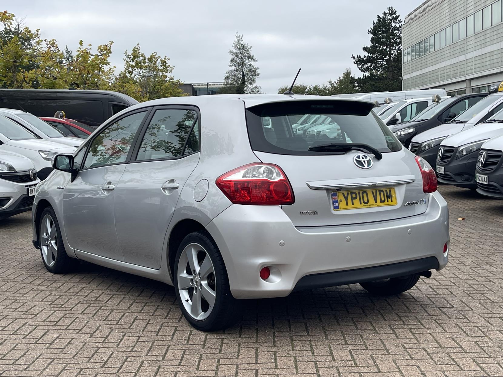 Toyota Auris 1.8 VVT-h T Spirit Hatchback 5dr Petrol Hybrid CVT Euro 5 (s/s) (136 ps)