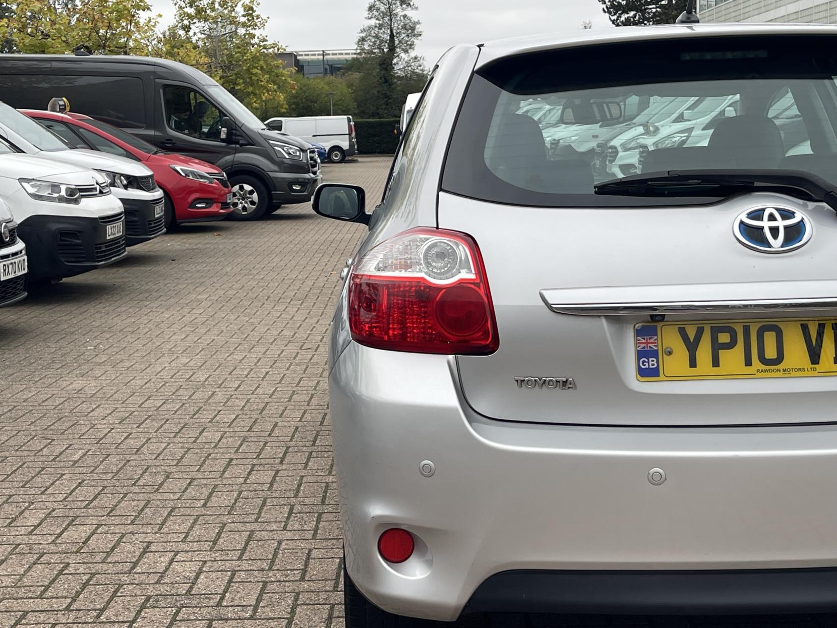 Toyota Auris 1.8 VVT-h T Spirit Hatchback 5dr Petrol Hybrid CVT Euro 5 (s/s) (136 ps)