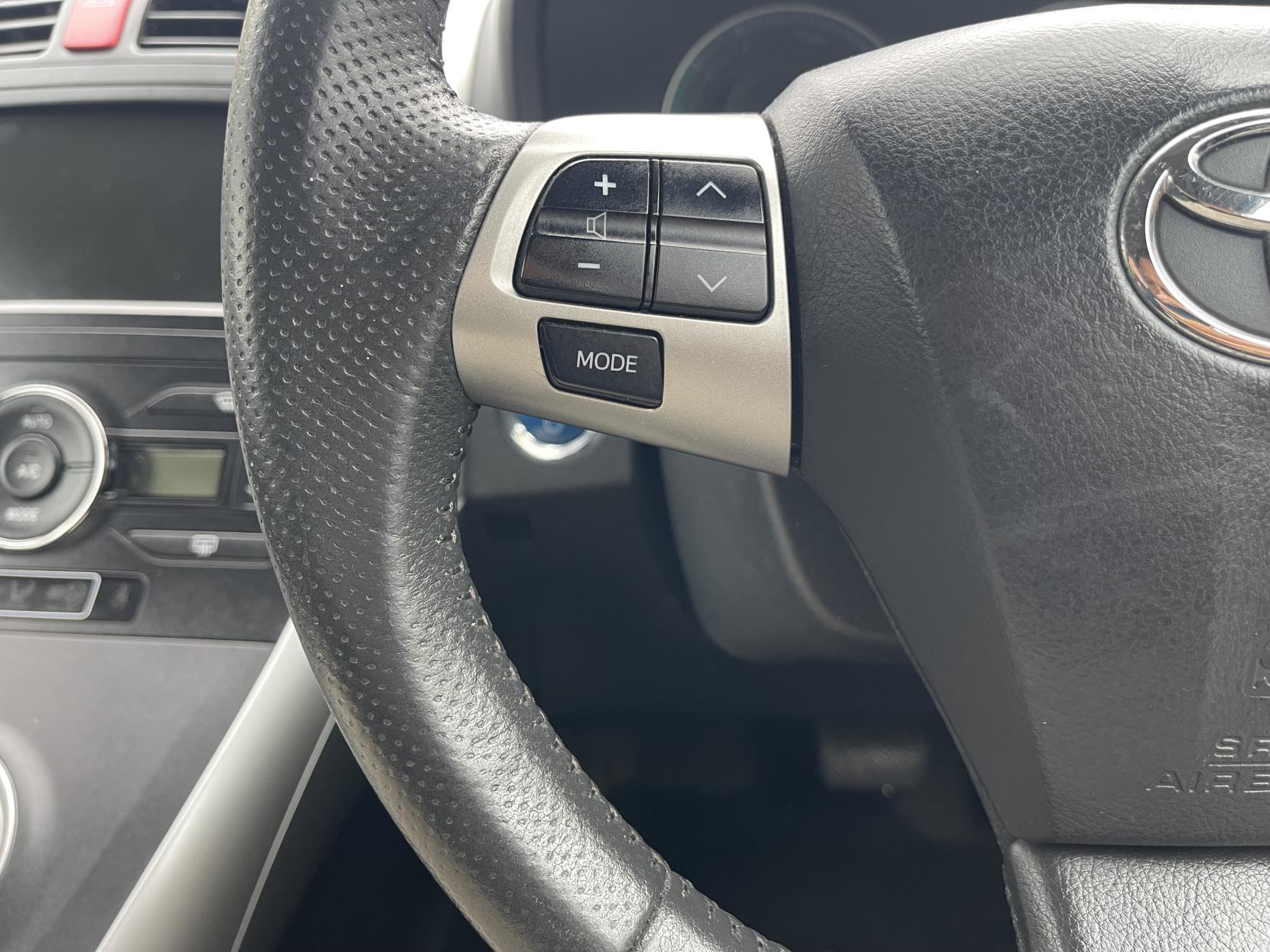 Toyota Auris 1.8 VVT-h T Spirit Hatchback 5dr Petrol Hybrid CVT Euro 5 (s/s) (136 ps)