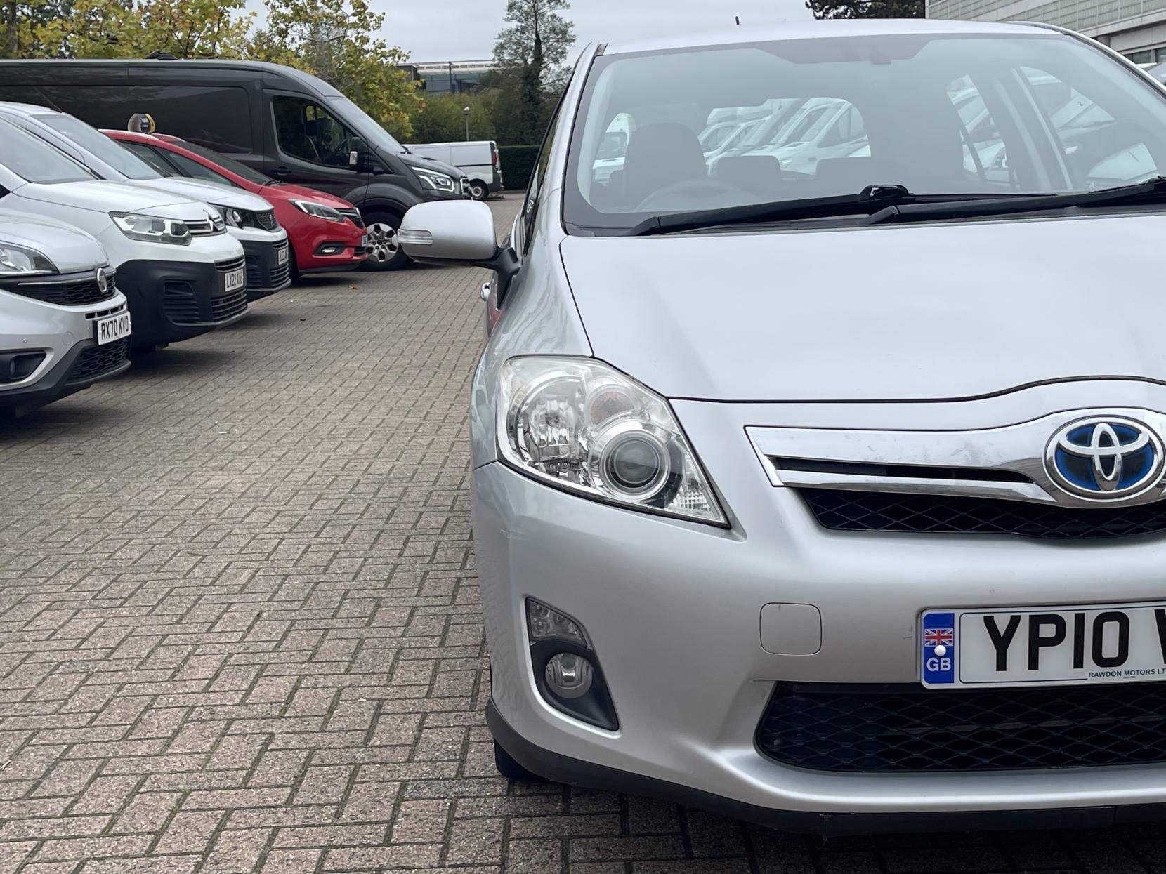 Toyota Auris 1.8 VVT-h T Spirit Hatchback 5dr Petrol Hybrid CVT Euro 5 (s/s) (136 ps)