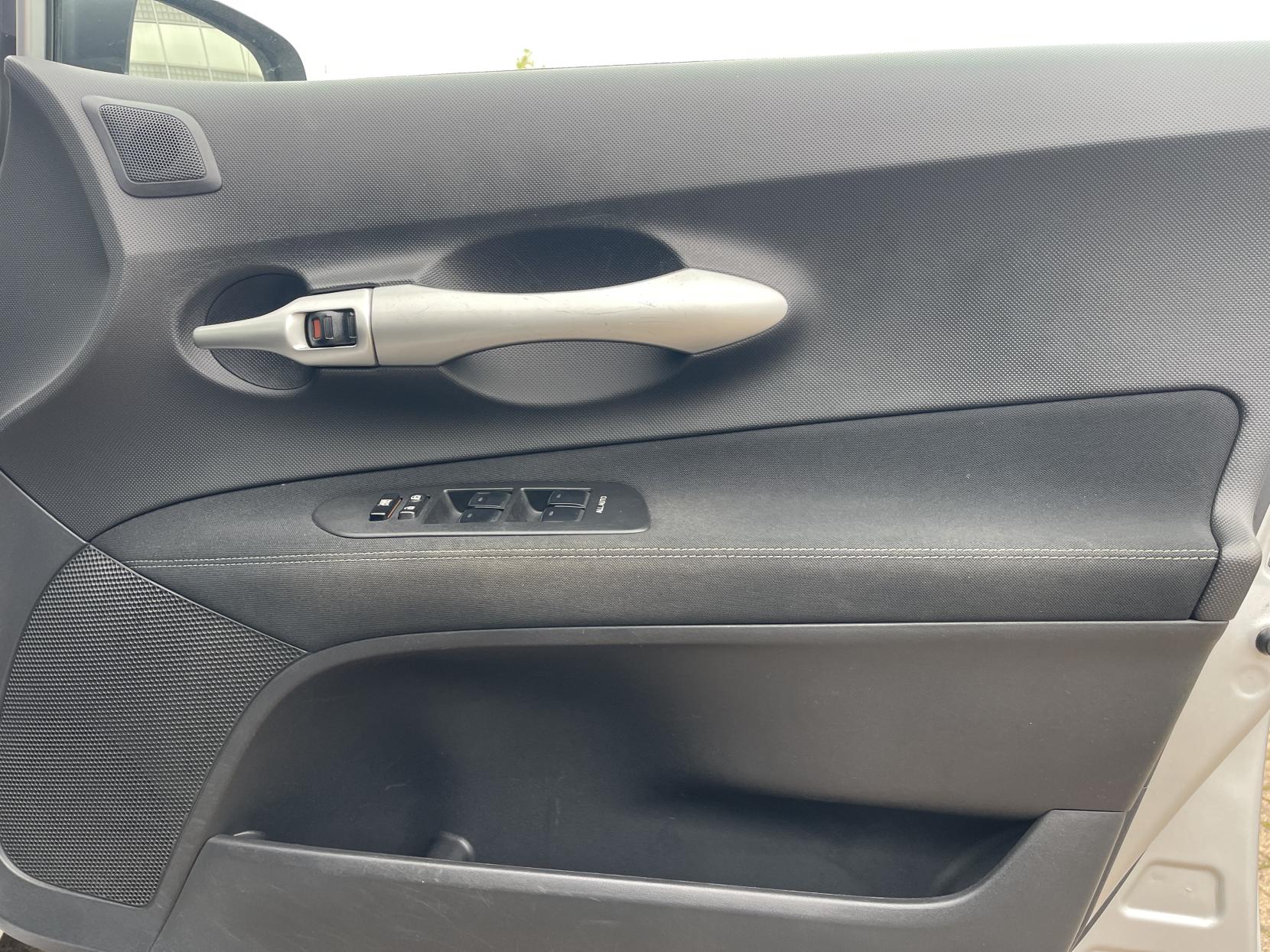 Toyota Auris 1.8 VVT-h T Spirit Hatchback 5dr Petrol Hybrid CVT Euro 5 (s/s) (136 ps)