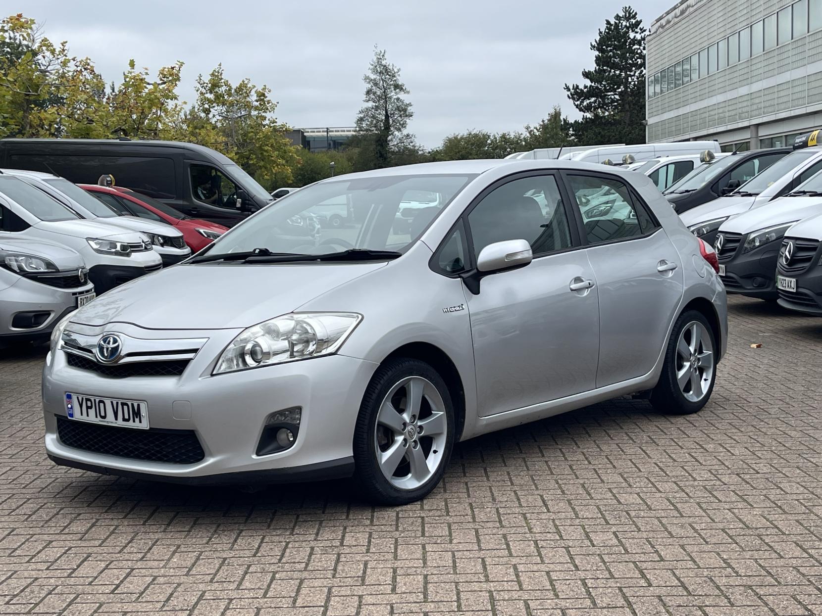 Toyota Auris 1.8 VVT-h T Spirit Hatchback 5dr Petrol Hybrid CVT Euro 5 (s/s) (136 ps)