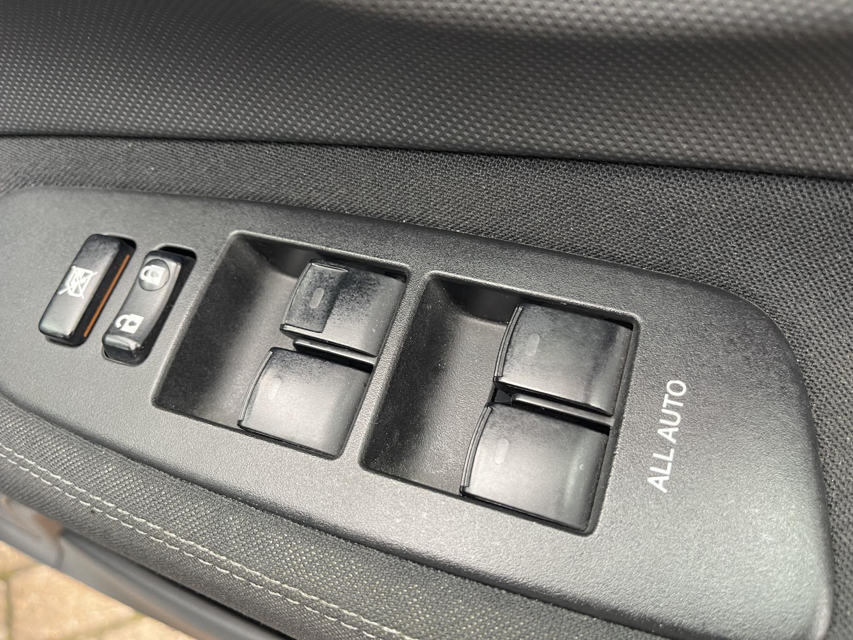 Toyota Auris 1.8 VVT-h T Spirit Hatchback 5dr Petrol Hybrid CVT Euro 5 (s/s) (136 ps)