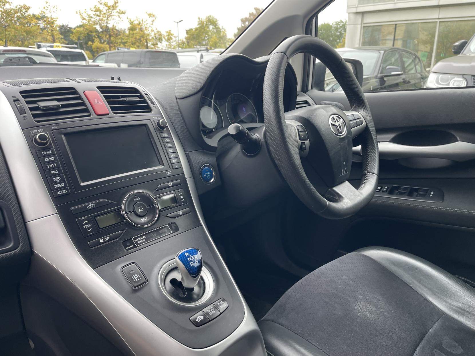 Toyota Auris 1.8 VVT-h T Spirit Hatchback 5dr Petrol Hybrid CVT Euro 5 (s/s) (136 ps)