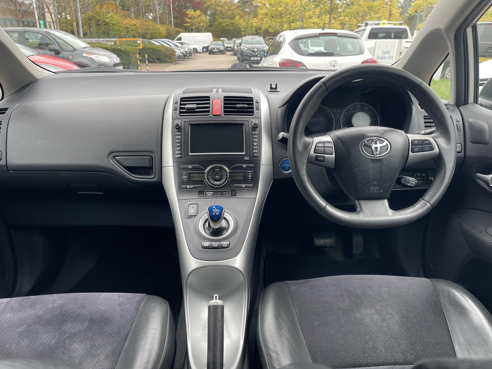 Toyota Auris 1.8 VVT-h T Spirit Hatchback 5dr Petrol Hybrid CVT Euro 5 (s/s) (136 ps)