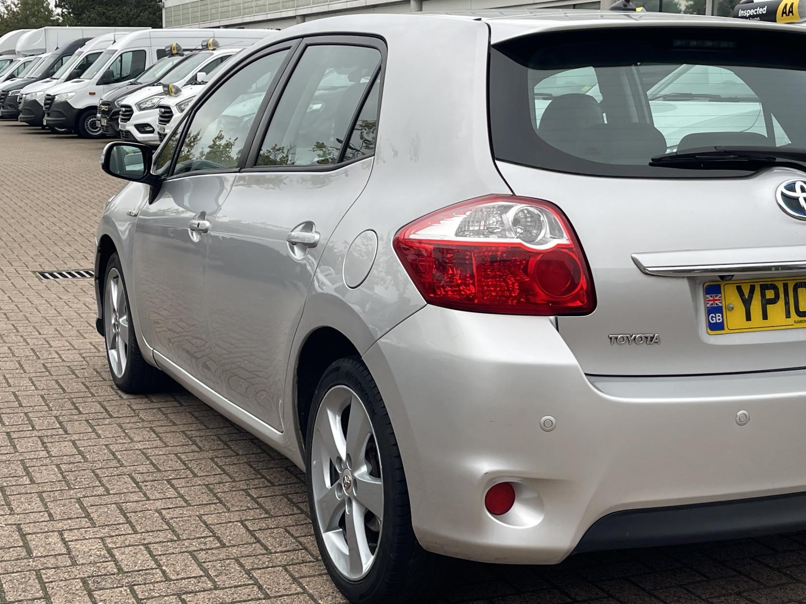 Toyota Auris 1.8 VVT-h T Spirit Hatchback 5dr Petrol Hybrid CVT Euro 5 (s/s) (136 ps)