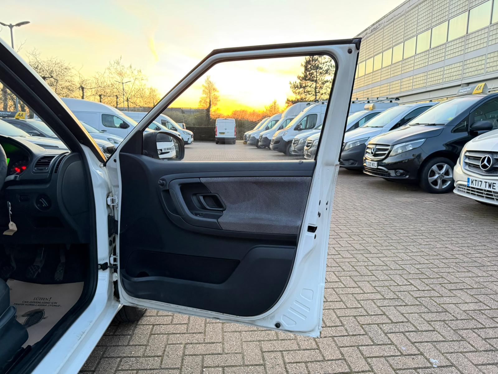 Skoda Fabia 1.6 TDI S Hatchback 5dr Diesel Manual Euro 5 (75 ps)