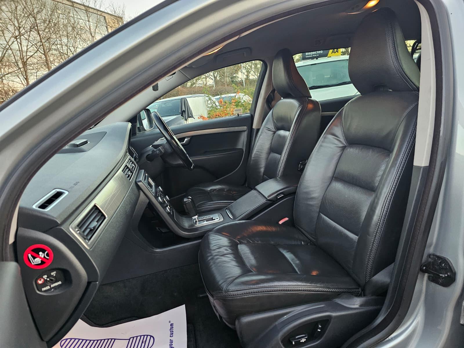 Volvo XC70 2.4 D5 SE Lux Premium Estate 5dr Diesel Geartronic AWD Euro 5 (205 ps)