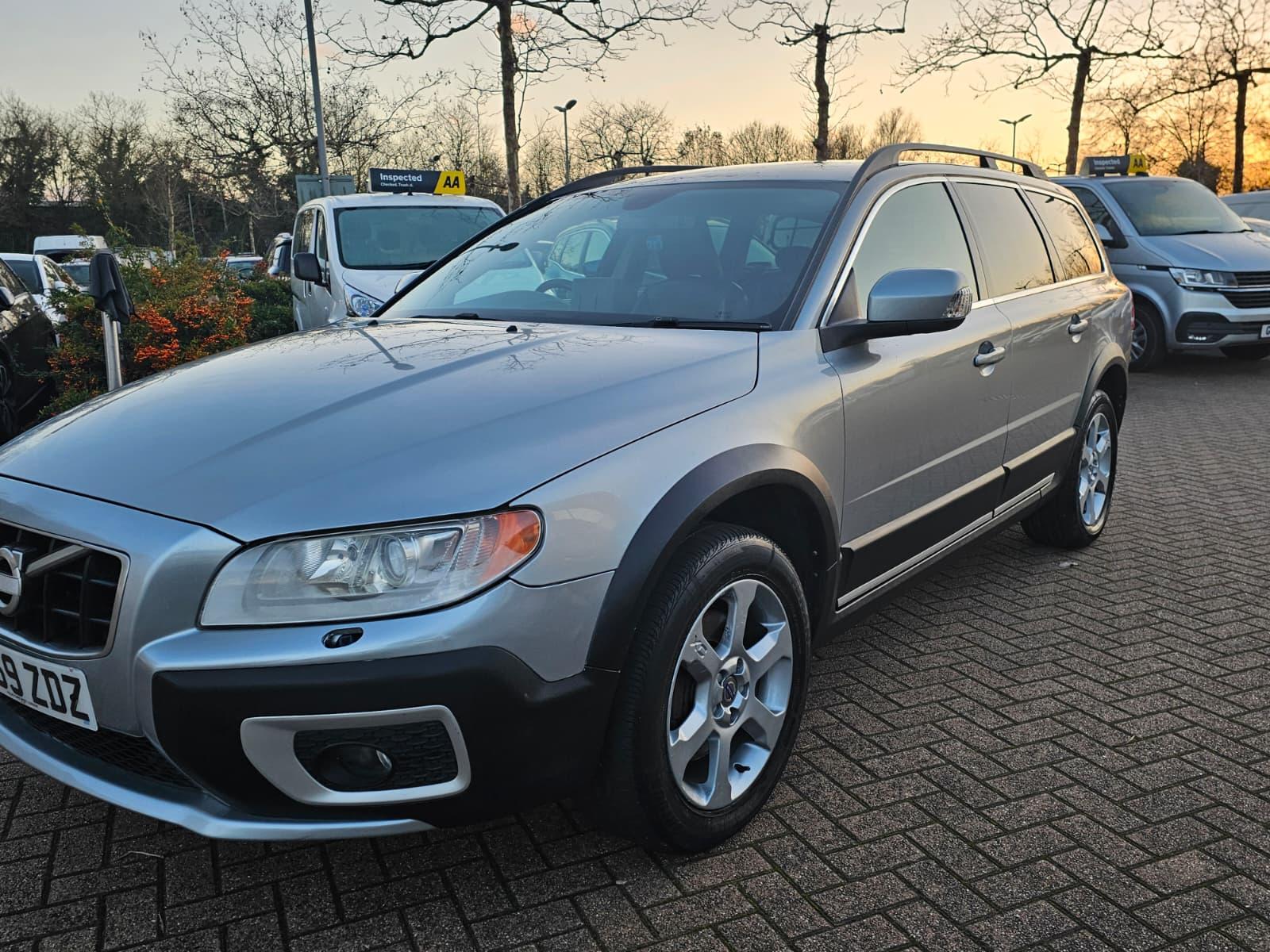 Volvo XC70 2.4 D5 SE Lux Premium Estate 5dr Diesel Geartronic AWD Euro 5 (205 ps)