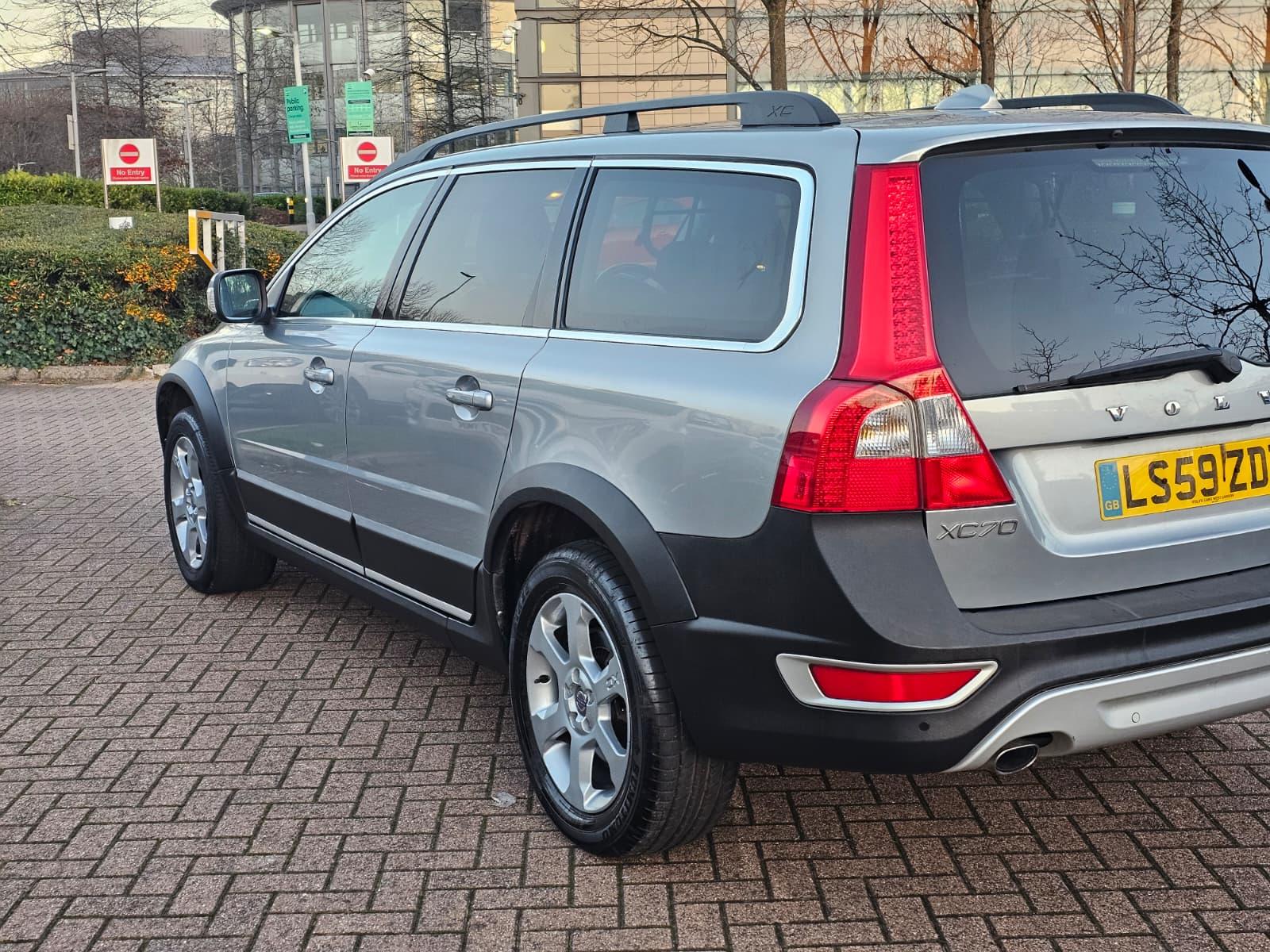 Volvo XC70 2.4 D5 SE Lux Premium Estate 5dr Diesel Geartronic AWD Euro 5 (205 ps)