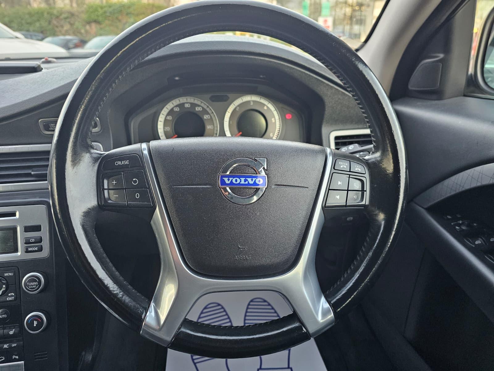 Volvo XC70 2.4 D5 SE Lux Premium Estate 5dr Diesel Geartronic AWD Euro 5 (205 ps)