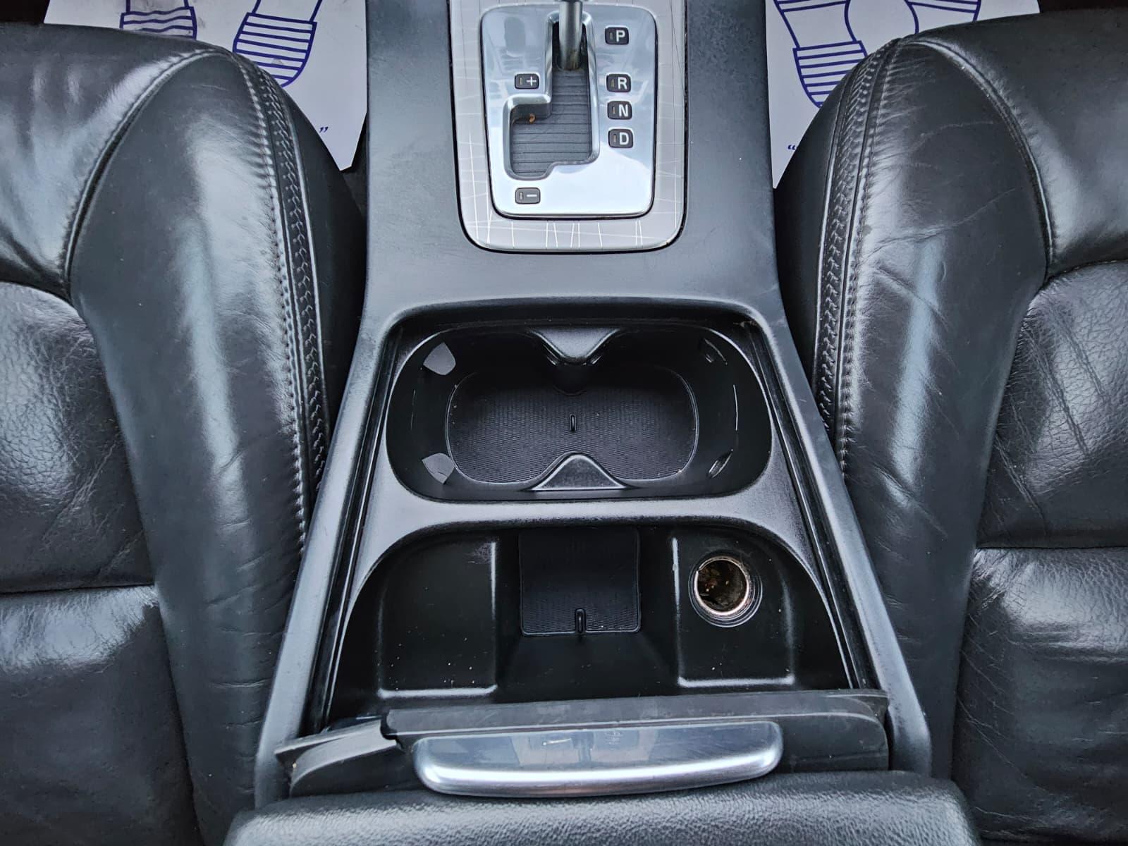 Volvo XC70 2.4 D5 SE Lux Premium Estate 5dr Diesel Geartronic AWD Euro 5 (205 ps)