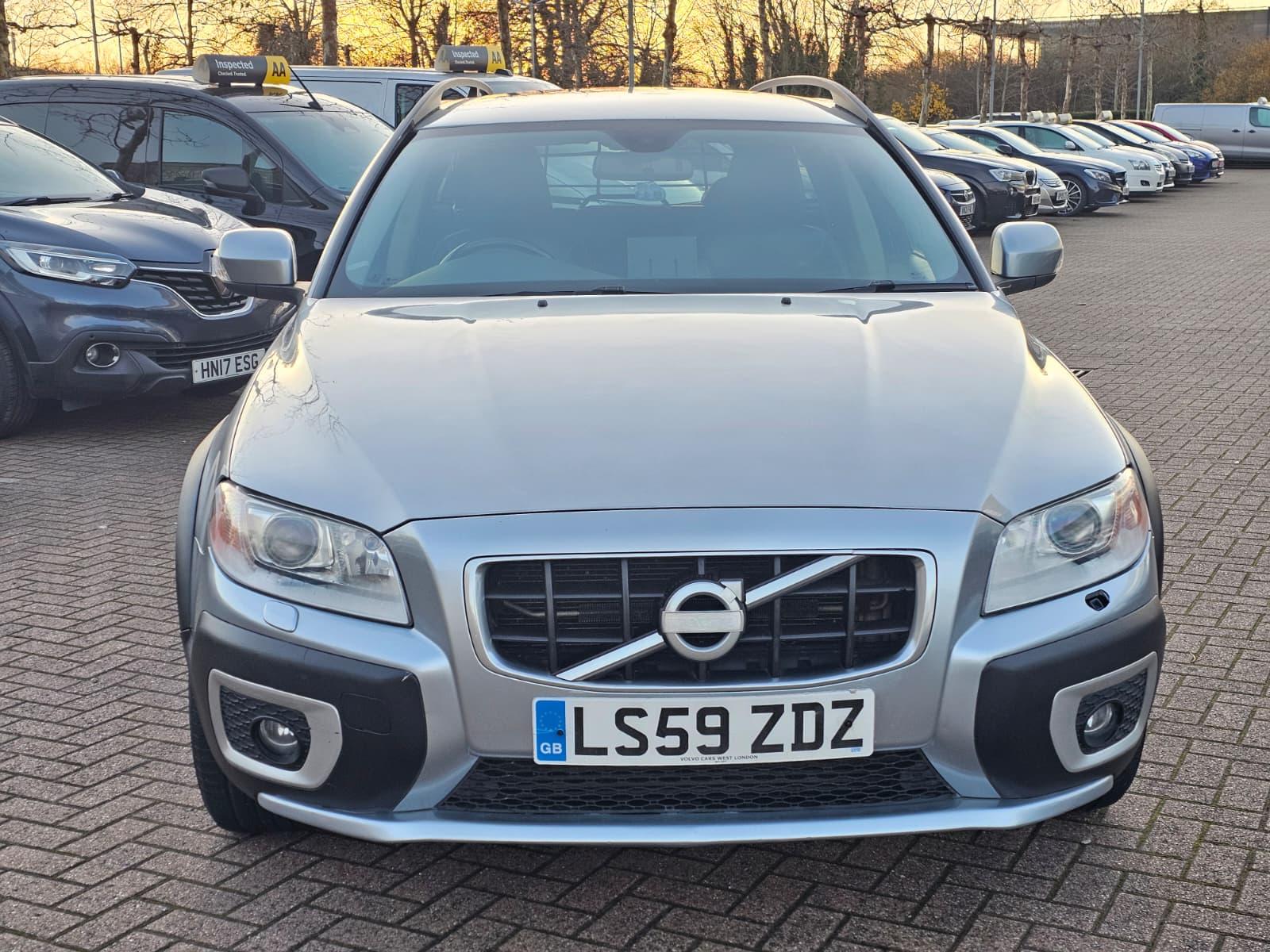 Volvo XC70 2.4 D5 SE Lux Premium Estate 5dr Diesel Geartronic AWD Euro 5 (205 ps)