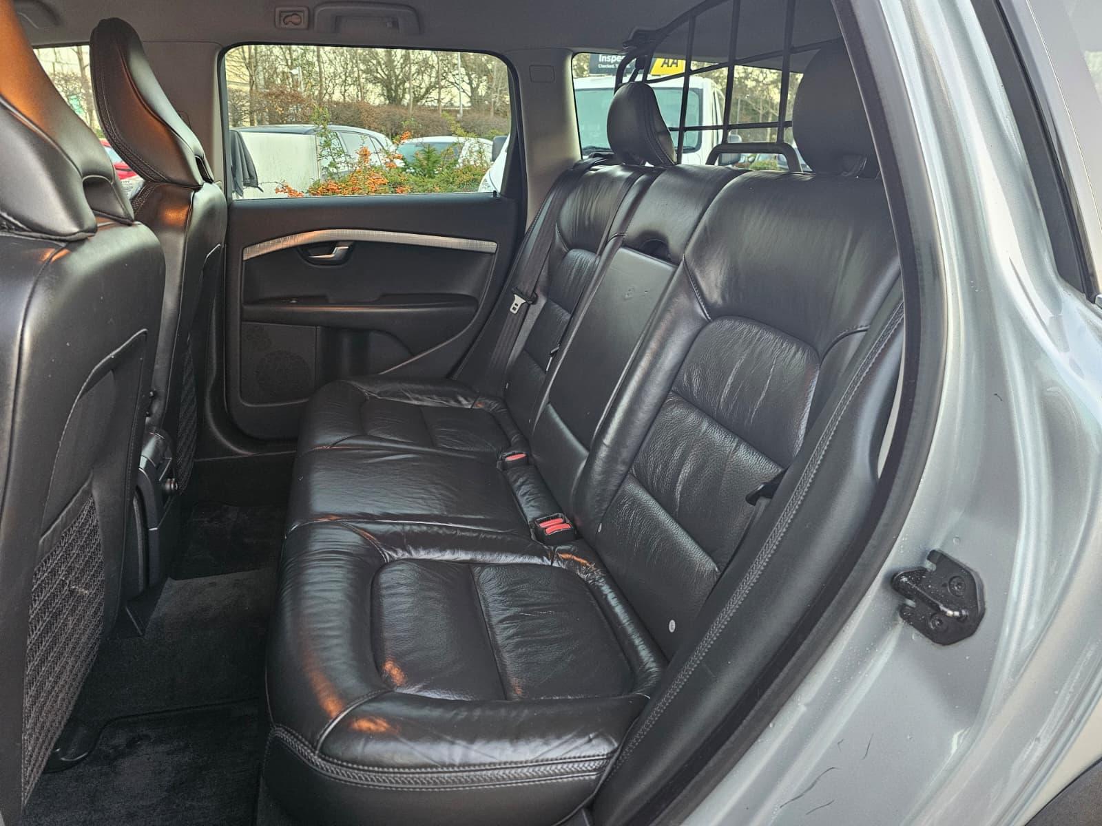 Volvo XC70 2.4 D5 SE Lux Premium Estate 5dr Diesel Geartronic AWD Euro 5 (205 ps)