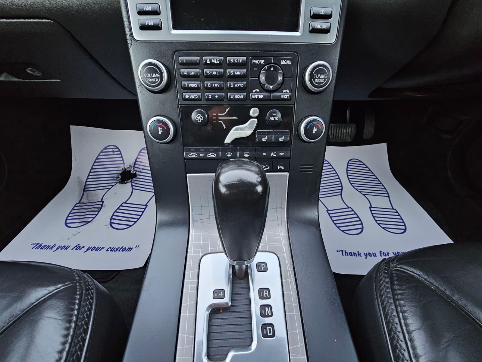 Volvo XC70 2.4 D5 SE Lux Premium Estate 5dr Diesel Geartronic AWD Euro 5 (205 ps)