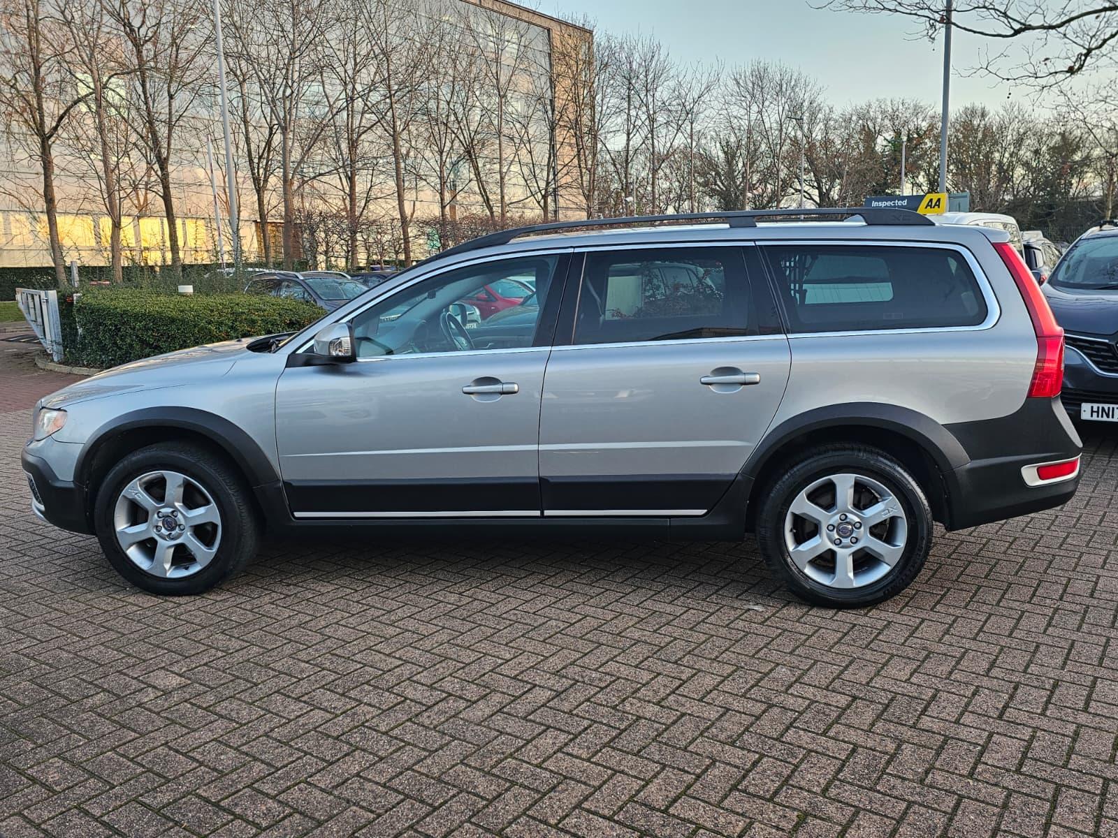 Volvo XC70 2.4 D5 SE Lux Premium Estate 5dr Diesel Geartronic AWD Euro 5 (205 ps)