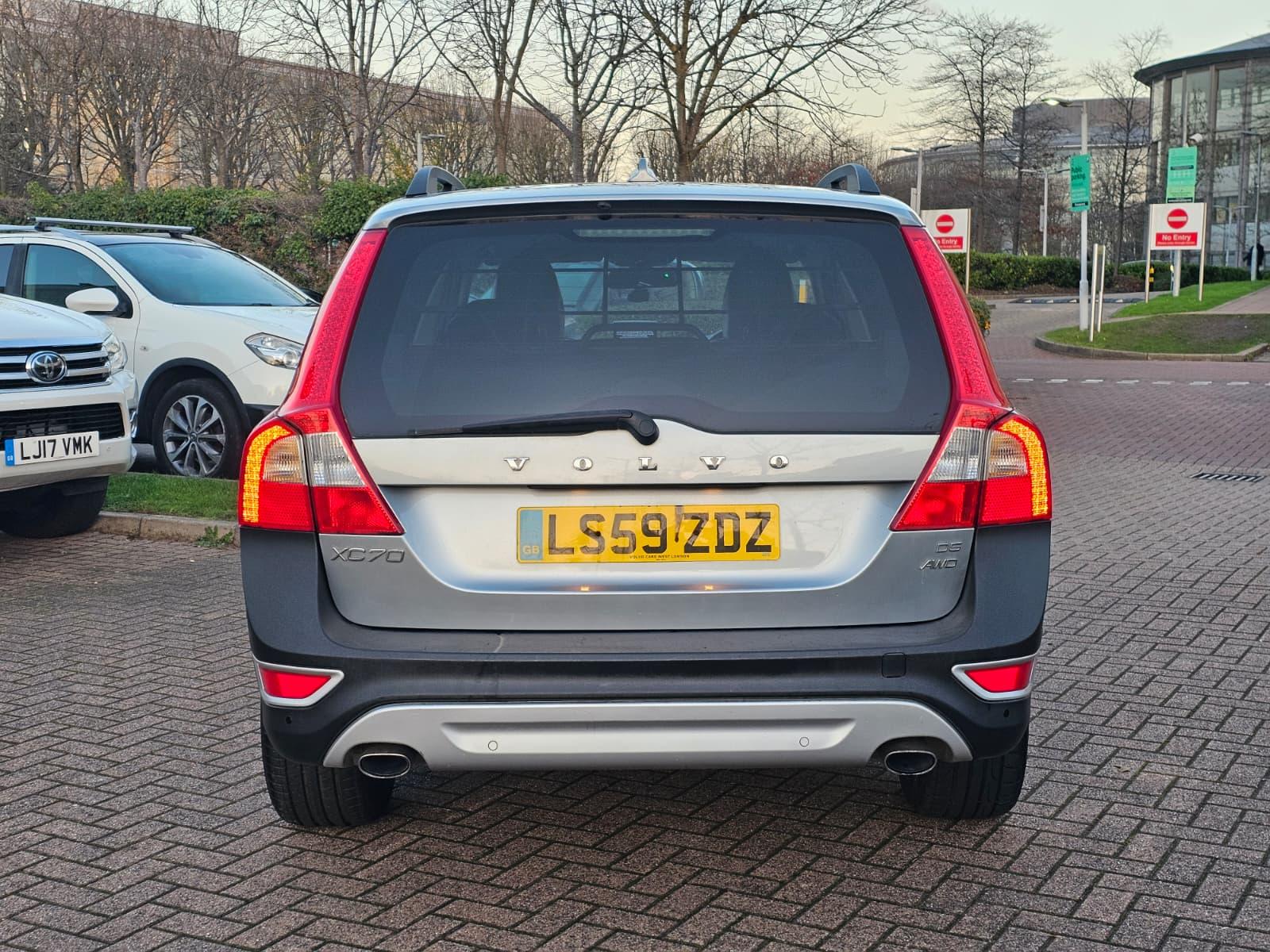 Volvo XC70 2.4 D5 SE Lux Premium Estate 5dr Diesel Geartronic AWD Euro 5 (205 ps)