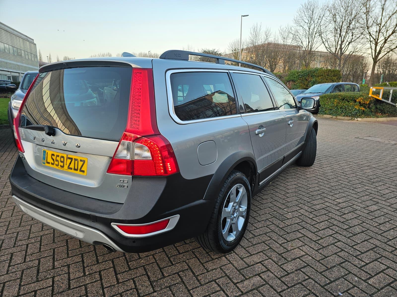 Volvo XC70 2.4 D5 SE Lux Premium Estate 5dr Diesel Geartronic AWD Euro 5 (205 ps)